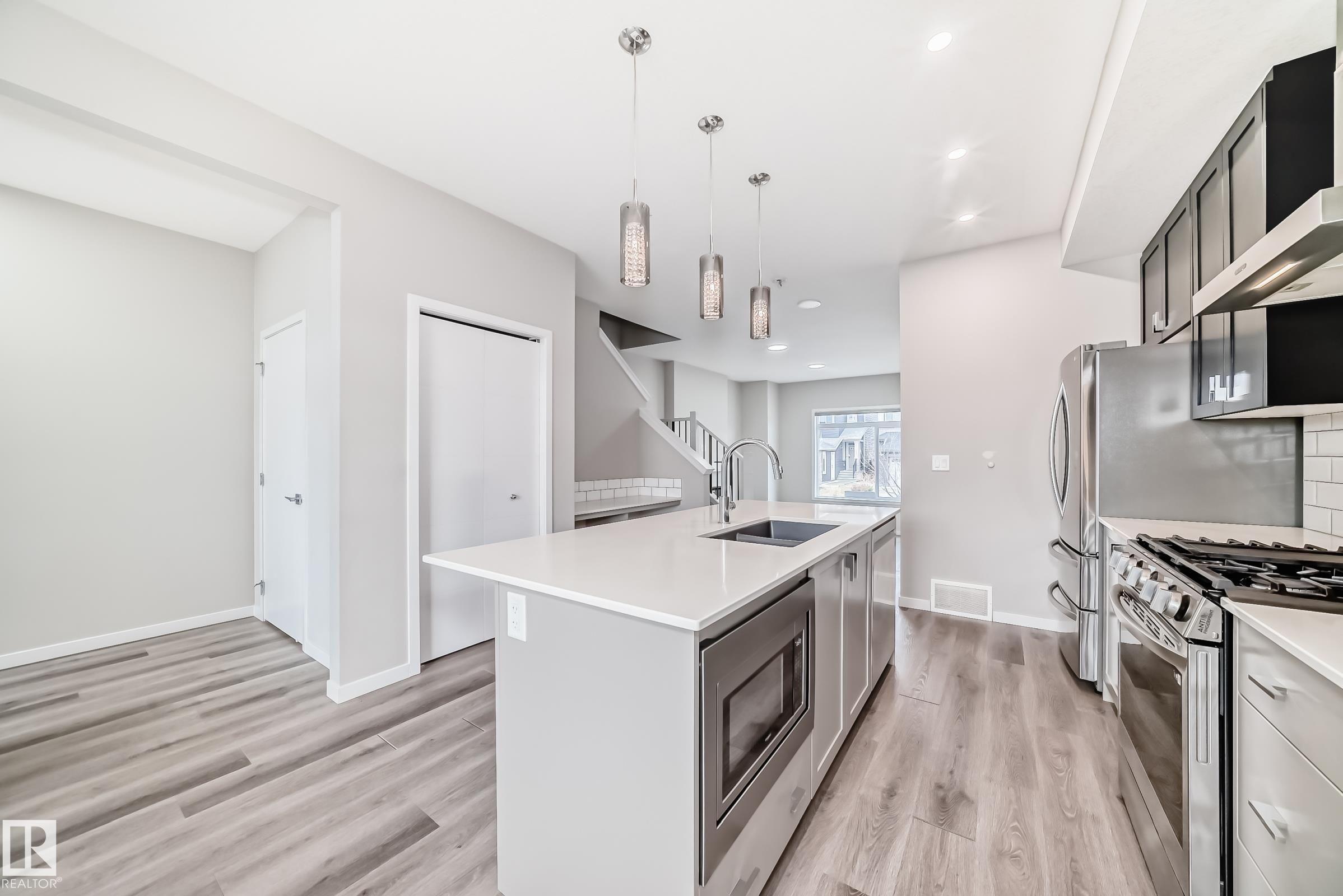 https://zimg.paragon.ice.com/ParagonImages/Property/PM/RAE/225396279/12/0/0/c48c5828d3c455f5783ff5eb62e693d2/1/56b73031f37cea6b0f1d538c9c8d44e5/225396279-4b96ea13-81d5-4787-9e68-f5911fa90337.JPG