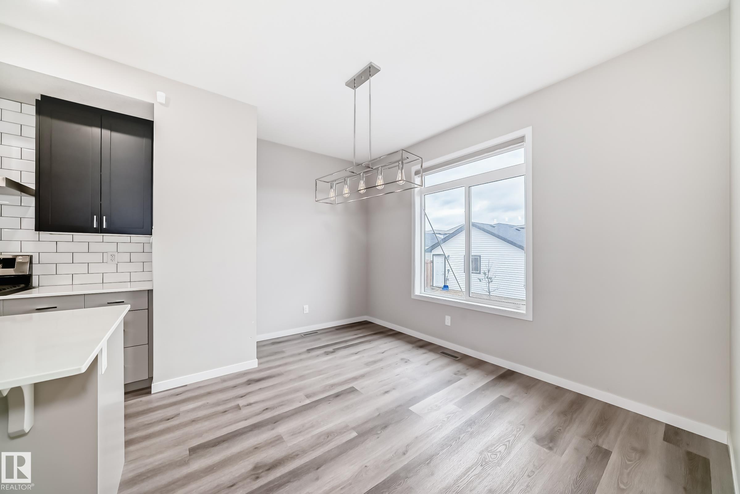 https://zimg.paragon.ice.com/ParagonImages/Property/PM/RAE/225396279/15/0/0/a4cfa23168f15a2392274c2b9bfb219e/1/56b73031f37cea6b0f1d538c9c8d44e5/225396279-b2993492-3809-4a7f-8c43-38177a138402.JPG