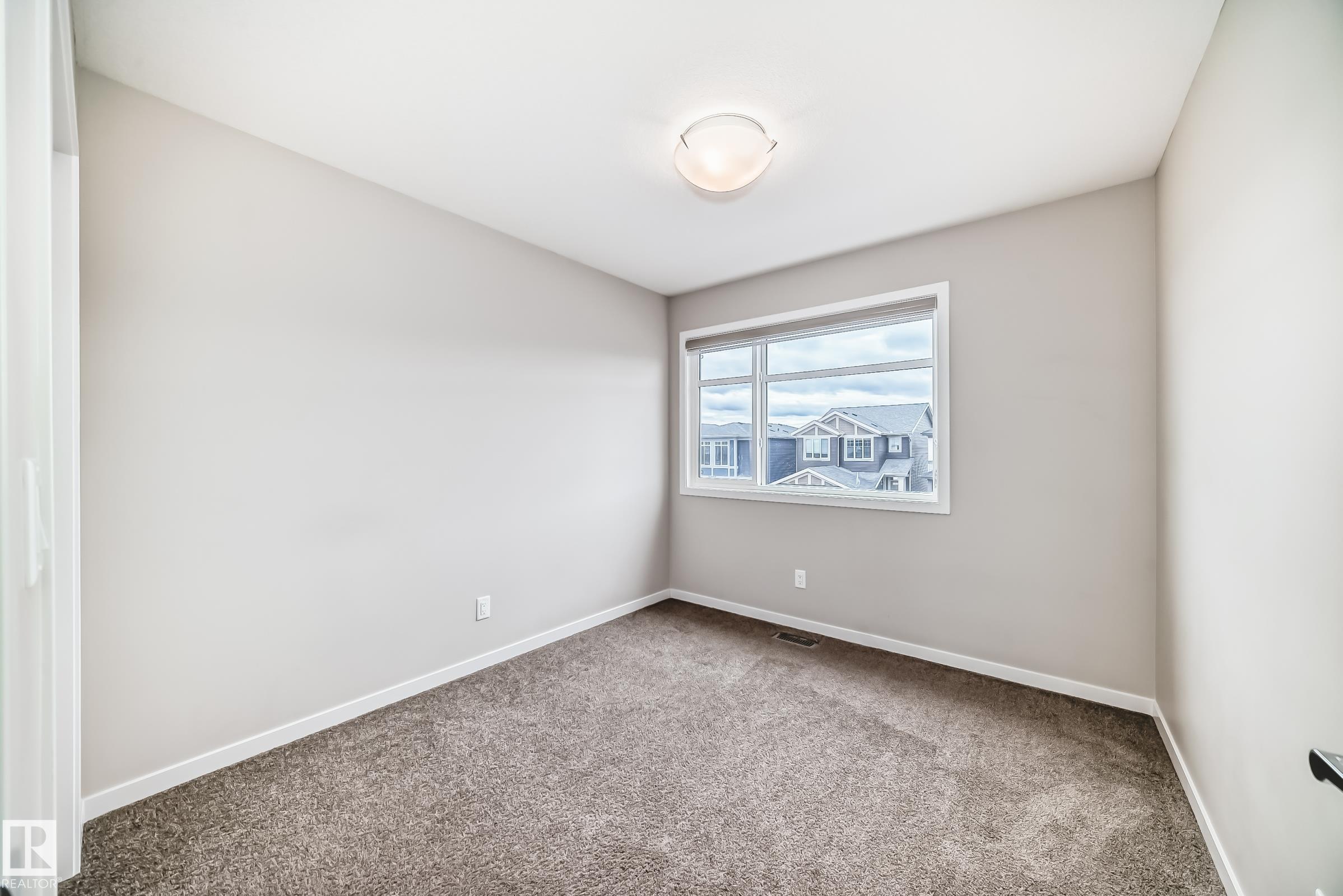 https://zimg.paragon.ice.com/ParagonImages/Property/PM/RAE/225396279/41/0/0/22c8781c11f9819db29e6e3c535d1bb5/1/56b73031f37cea6b0f1d538c9c8d44e5/225396279-7d202ea7-d5ed-4b62-a7c1-d074efc50958.JPG