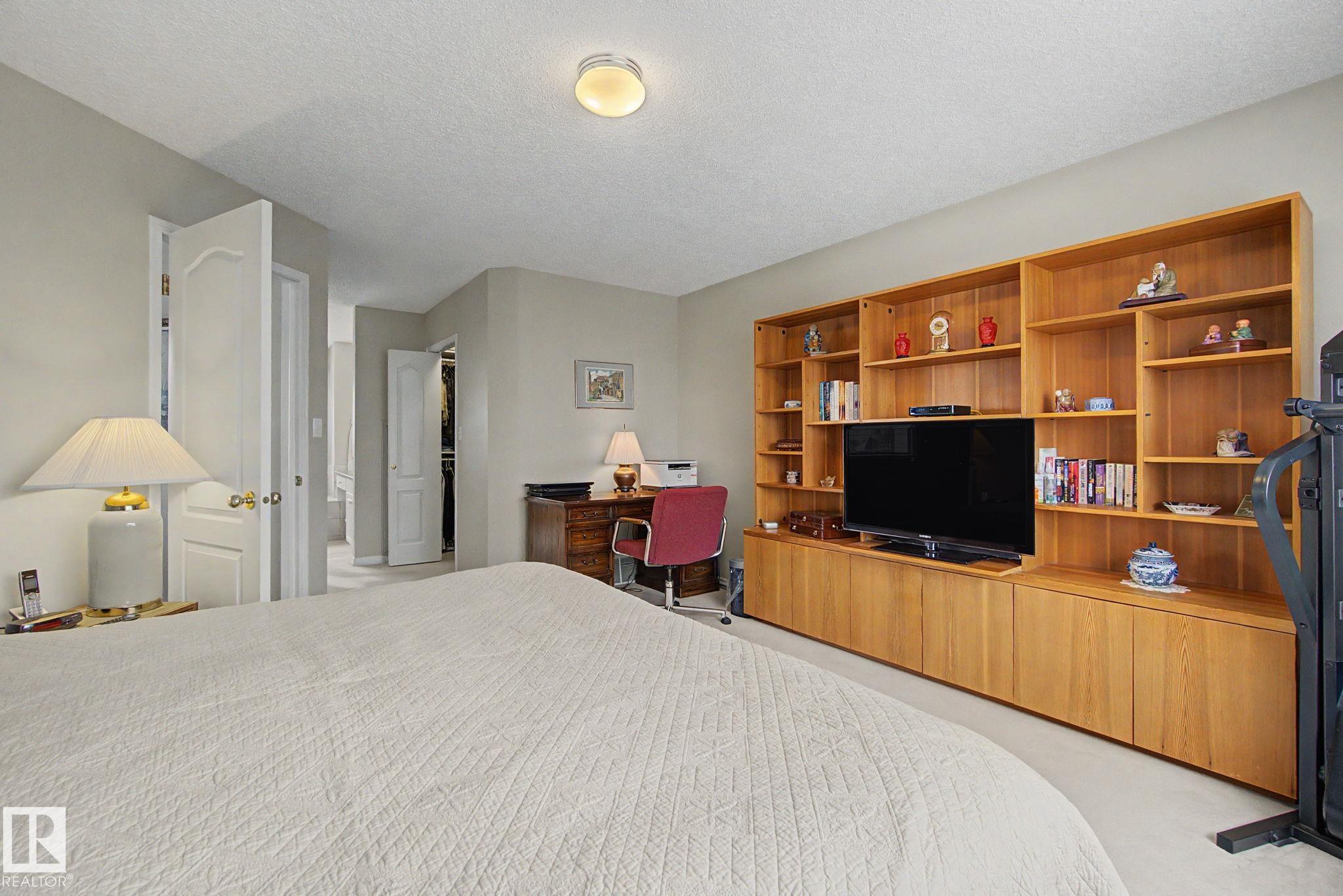 Photo 16 at 11732 10 Avenue NW, Twin Brooks, Edmonton