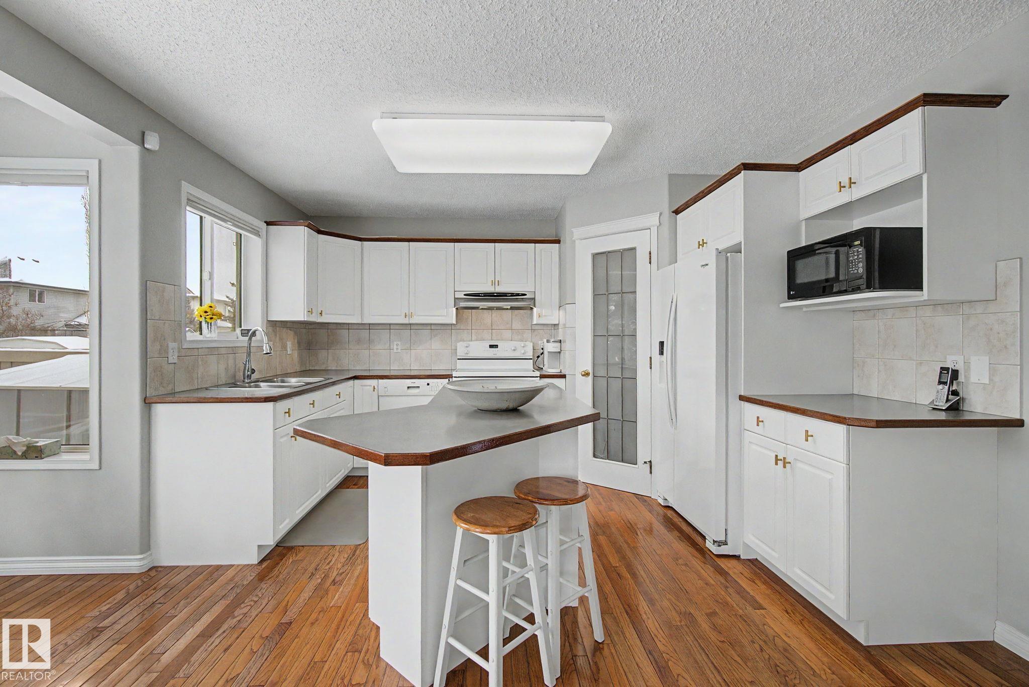 11732 10 Avenue NW, Twin Brooks, Edmonton