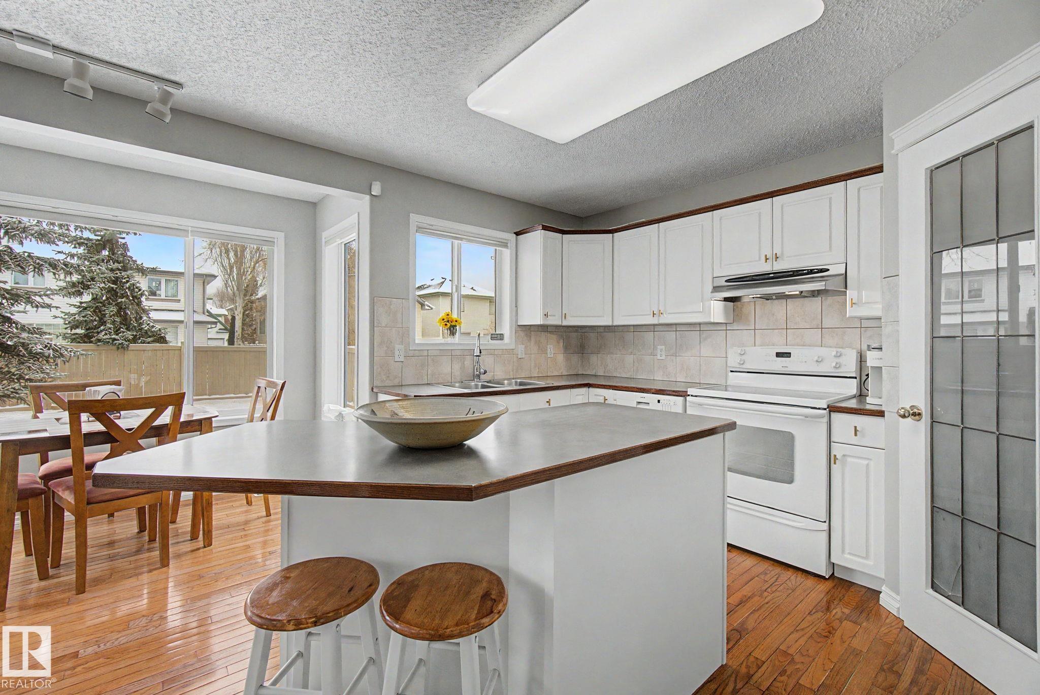 11732 10 Avenue NW, Twin Brooks, Edmonton