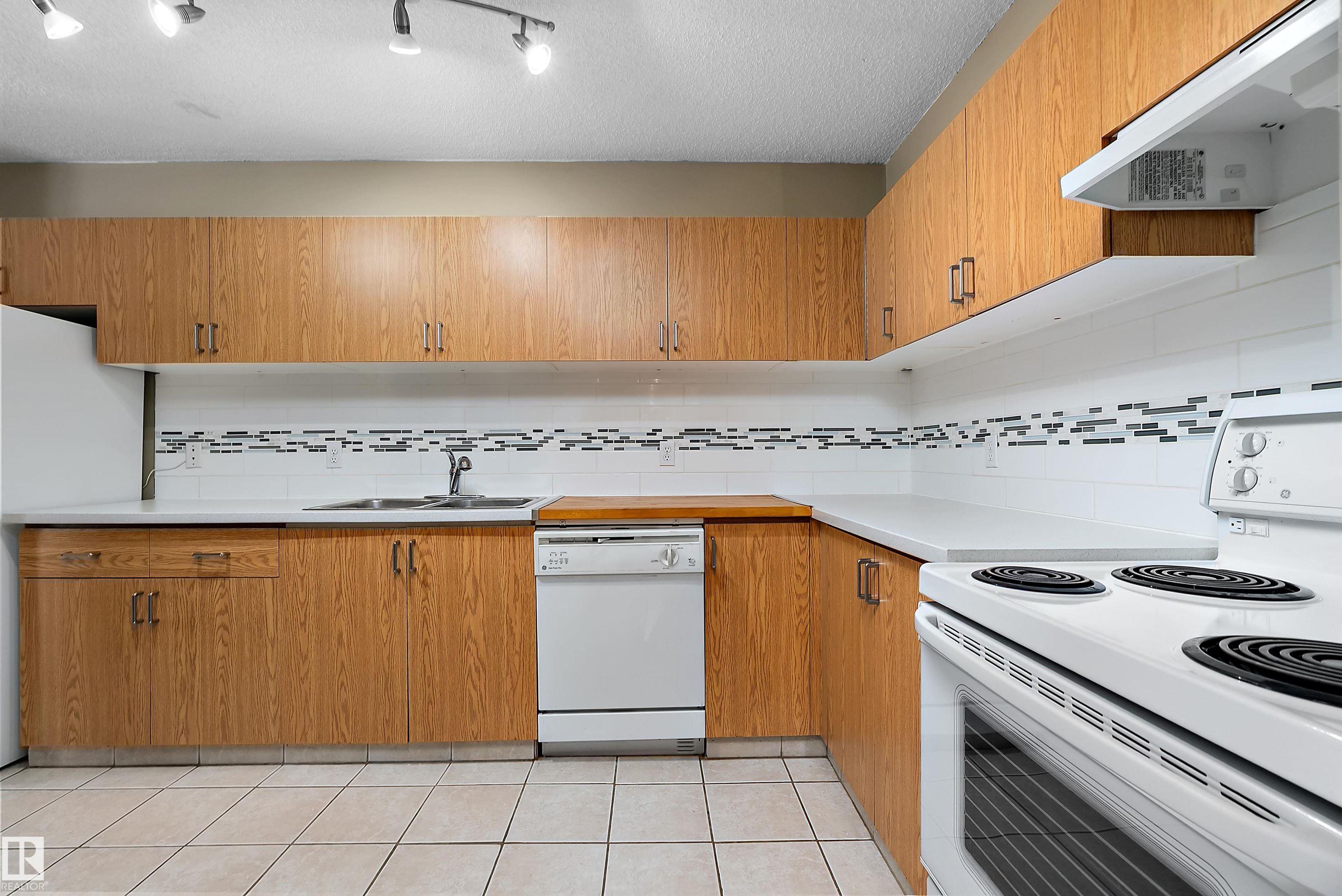 Photo 14 at 206 - 9929 113 Street NW, Wîhkwêntôwin, Edmonton