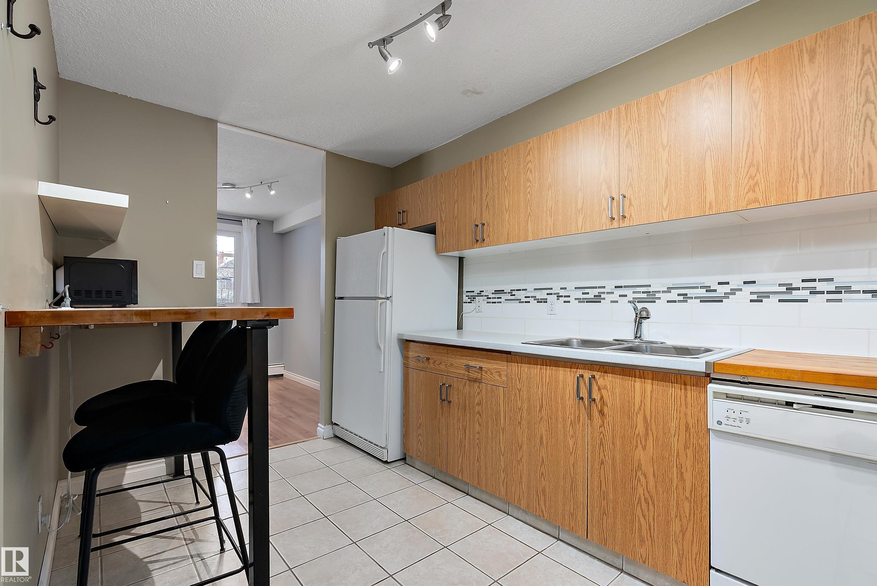 https://zimg.paragon.ice.com/ParagonImages/Property/PM/RAE/225396374/15/0/0/54abf937253c7b067a4a3cd7e86532e1/1/bde0d8665d124b447856f2fd88a25f25/225396374-373ea0cd-6263-4e7e-ba20-bad417c99f3c.JPG