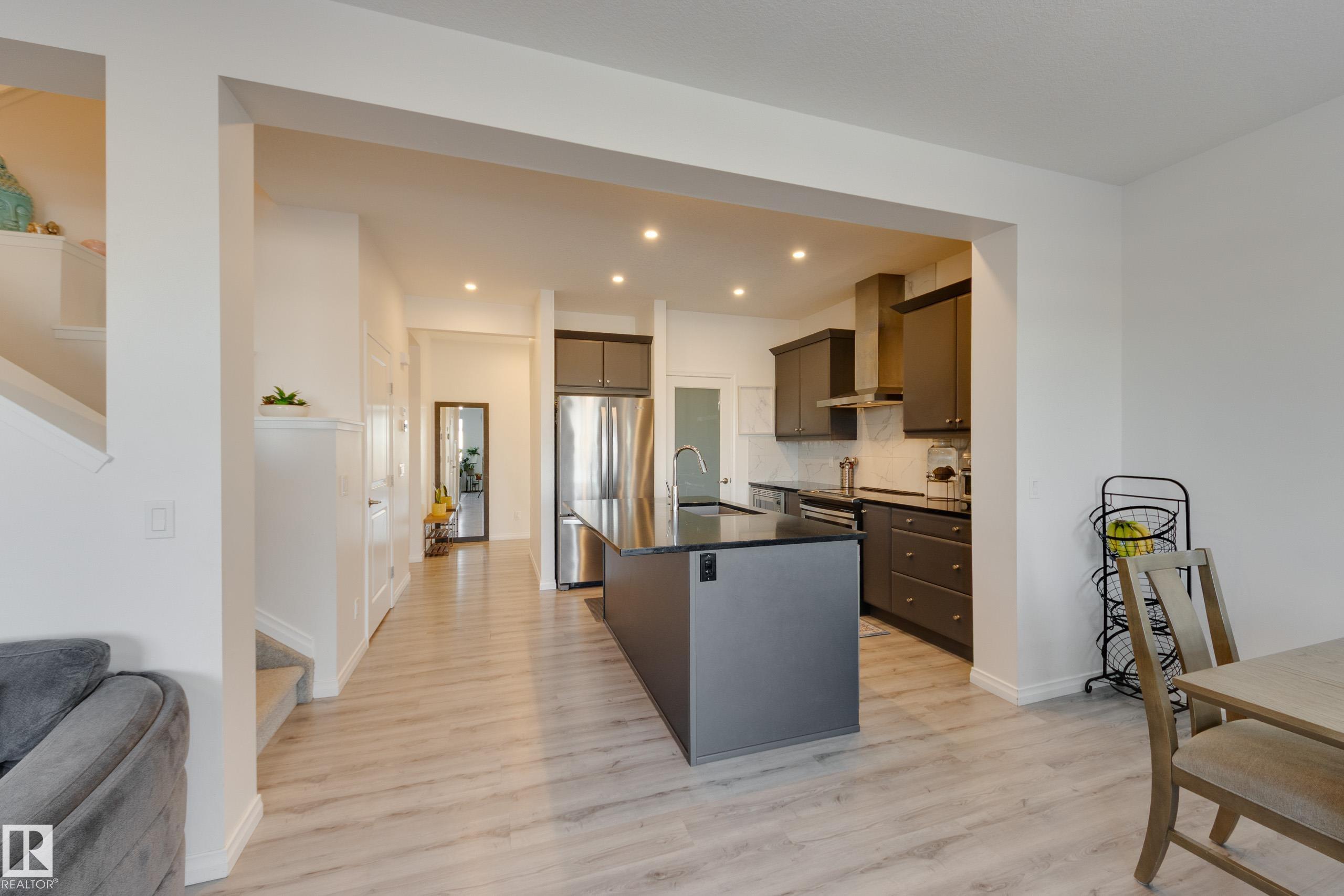 https://zimg.paragon.ice.com/ParagonImages/Property/PM/RAE/225396382/12/0/0/aa5814fa395dd722af235ee19081c365/1/a7a637c996c4a280c51ed21e18554ba7/225396382-DE72B7A5-B168-4E4C-8AC6-2934C4413059.JPG