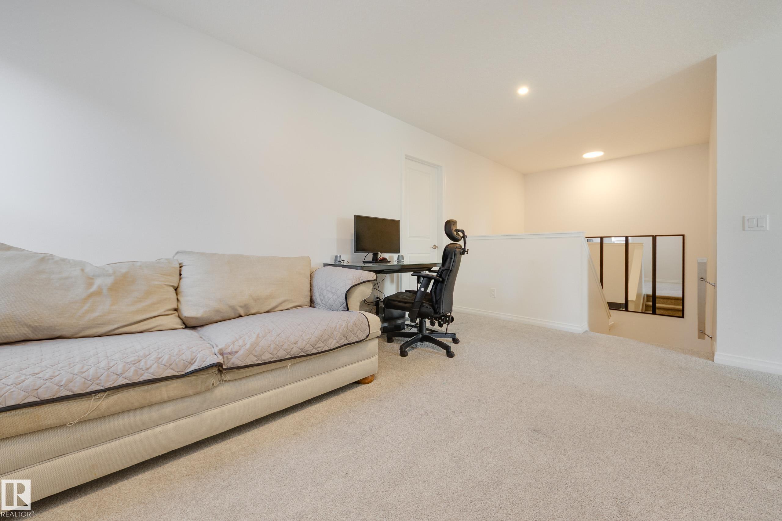 https://zimg.paragon.ice.com/ParagonImages/Property/PM/RAE/225396382/28/0/0/17e4dd5d4b1d0cbc4e4db3ce6c0d2265/1/a7a637c996c4a280c51ed21e18554ba7/225396382-D48EDBFF-24A6-400B-99A0-029A38BFC64D.JPG