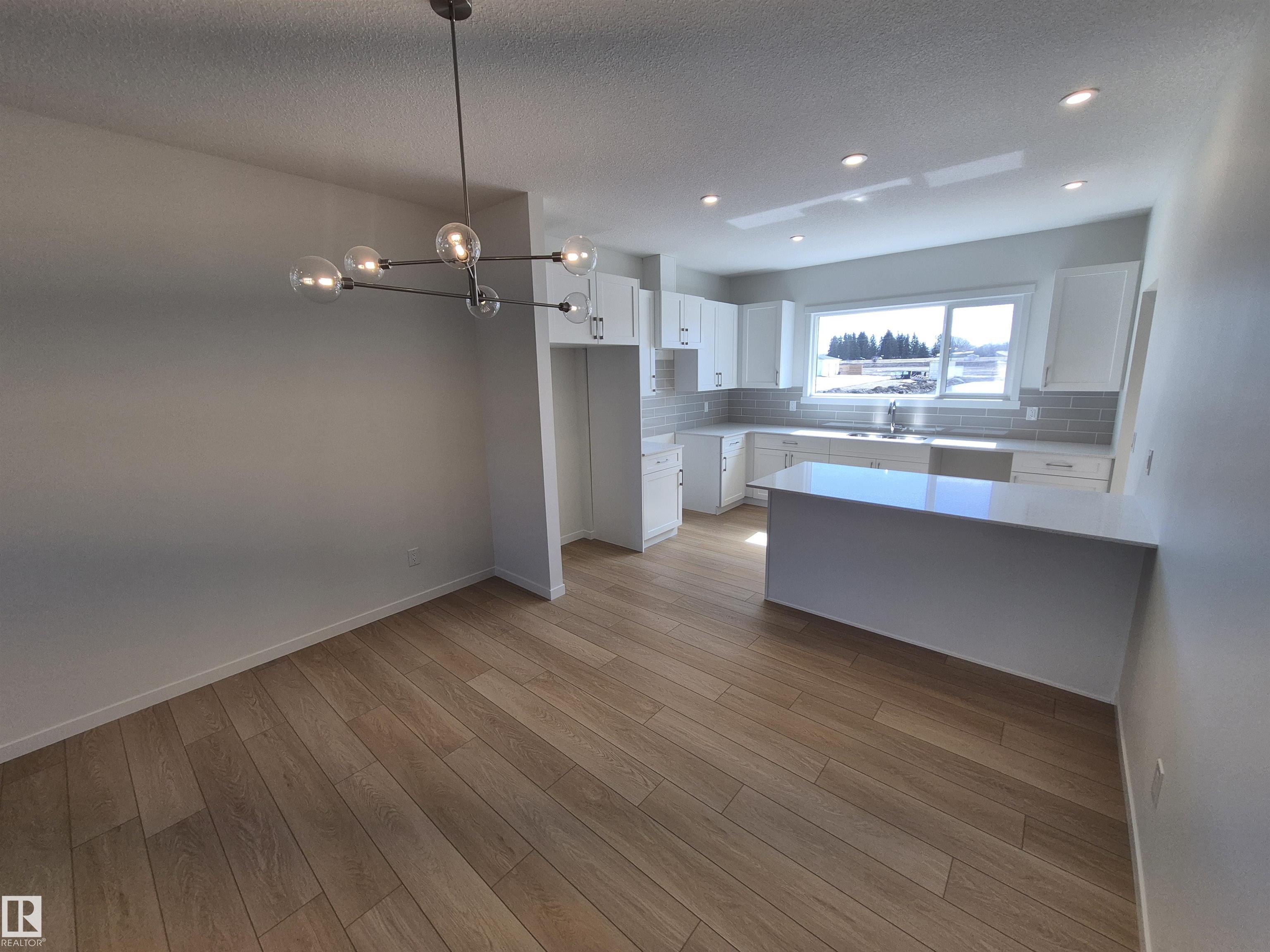 Photo 9 at 1086 Mcleod Avenue, Easton, Spruce Grove