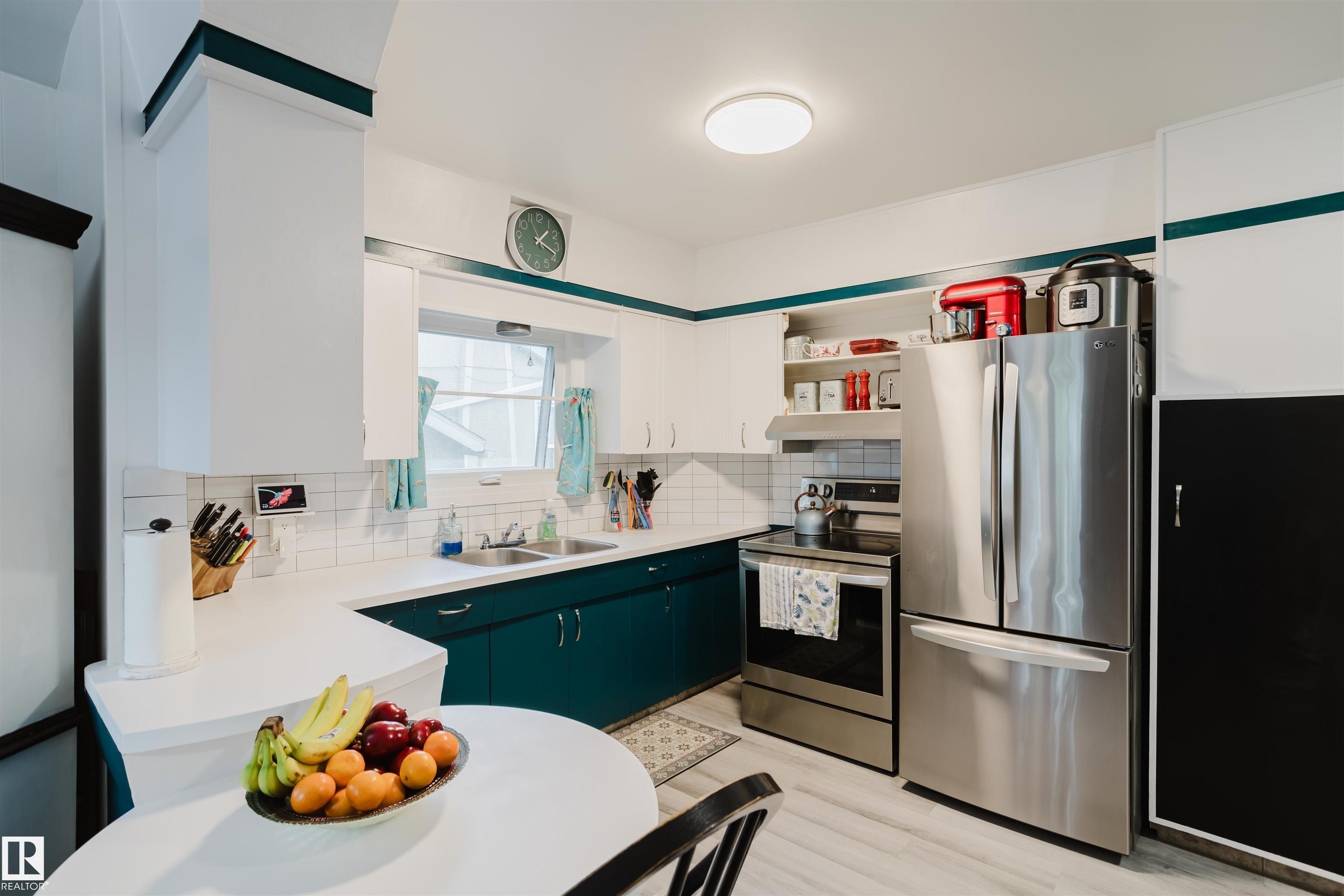 https://zimg.paragon.ice.com/ParagonImages/Property/PM/RAE/225396432/24/0/0/1f6ddbe66ee0459f66d3d6a15b0788d9/1/3b81e5811732a2621f20e09c66d035e5/225396432-aac9c2d8-b2ee-465c-80a3-0324ff581082.JPG