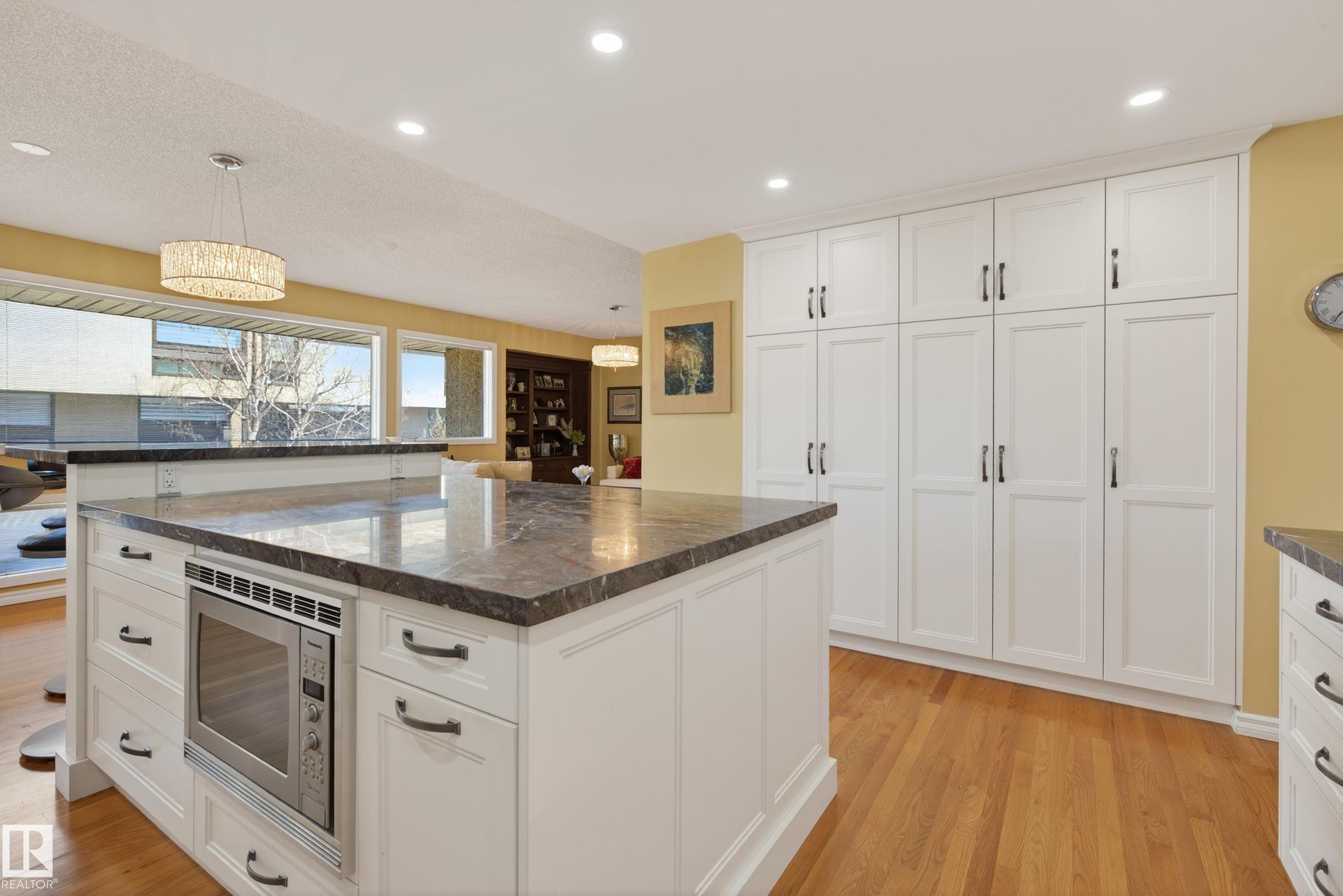 https://zimg.paragon.ice.com/ParagonImages/Property/PM/RAE/225396548/15/0/0/cc7818af18881c123e4bf4ed600f33e2/1/7a513b53446d2530c4bc0a2f2b10b5b5/225396548-4917bf5e-2081-4bf9-979f-65689682f58a.JPG