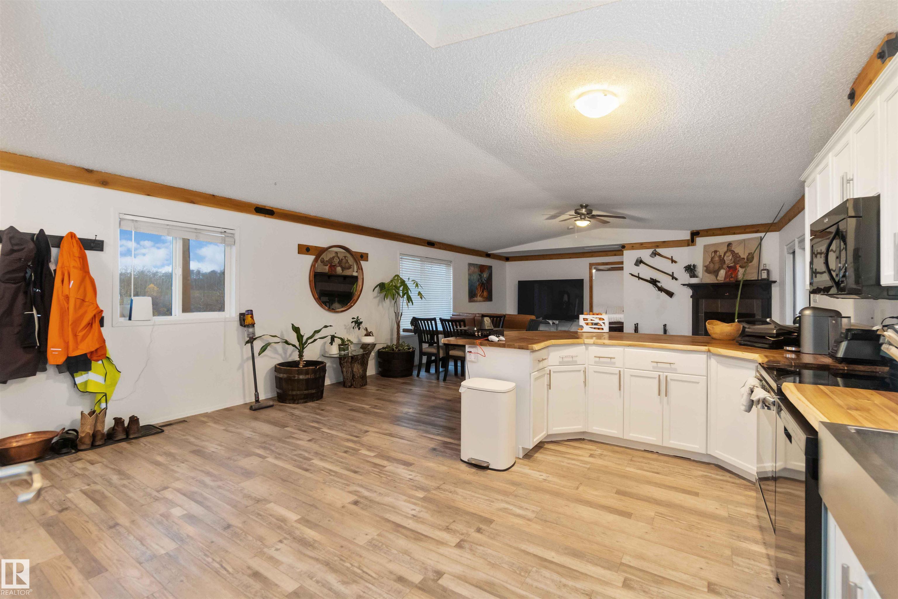 Photo 12 at 53273 Rge Road 215, None, Rural Strathcona County