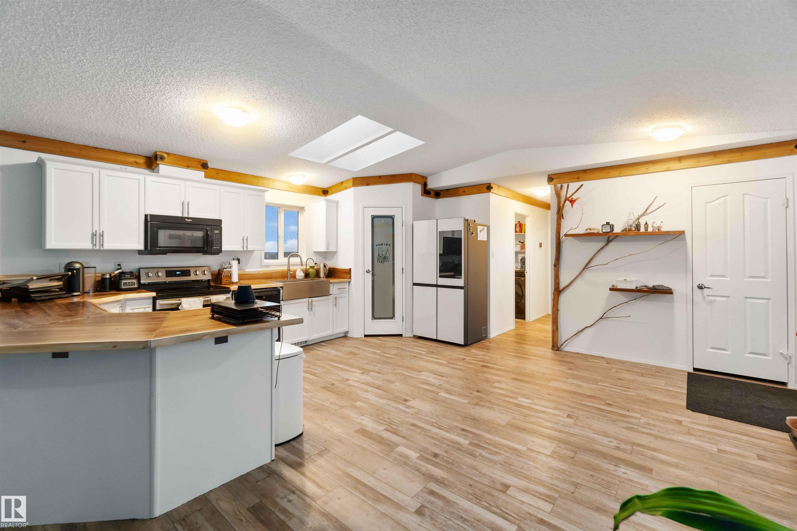 Photo 9 at 53273 Rge Road 215, None, Rural Strathcona County