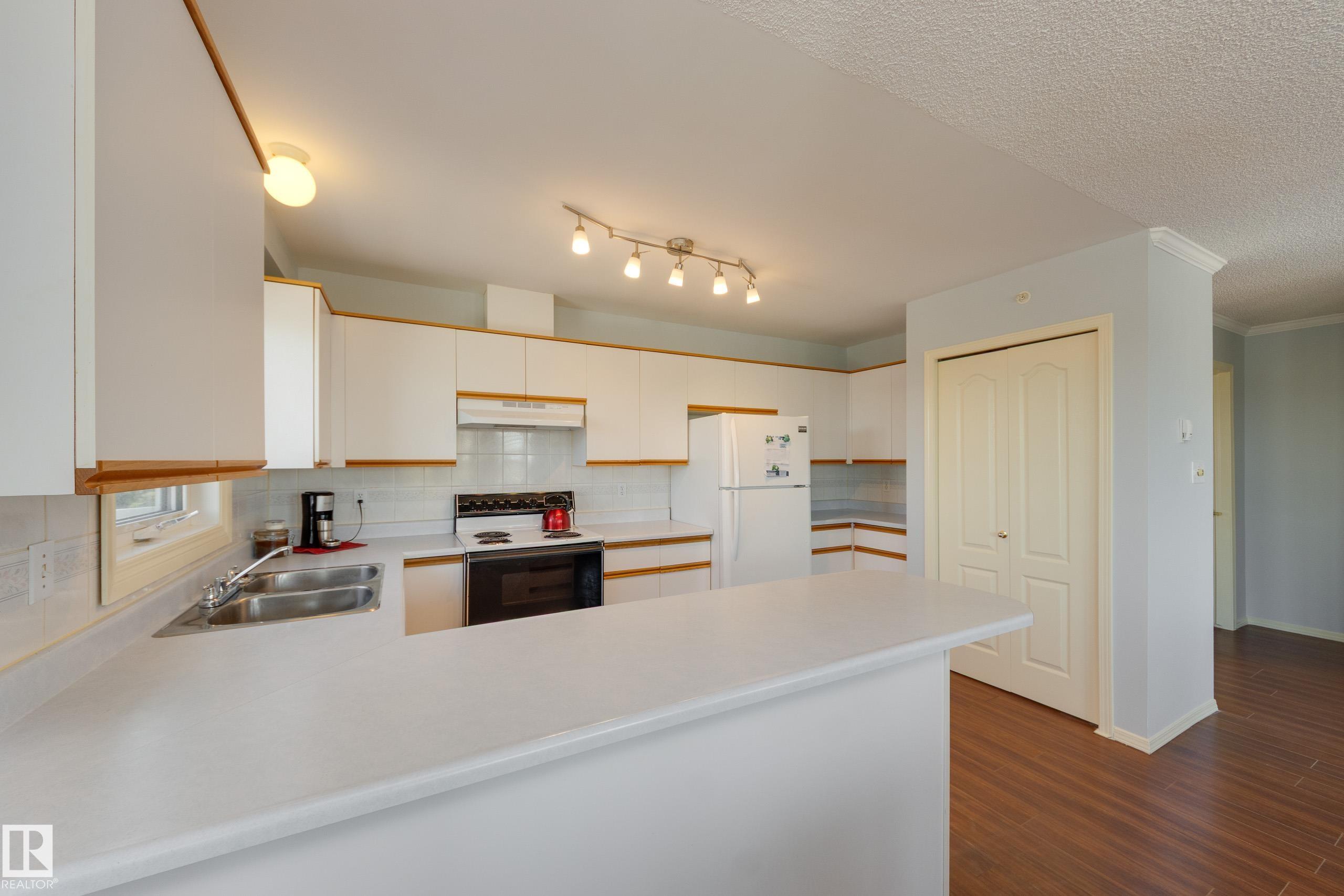 Photo 11 at 402 - 10610 76 Street NW, Forest Heights, Edmonton