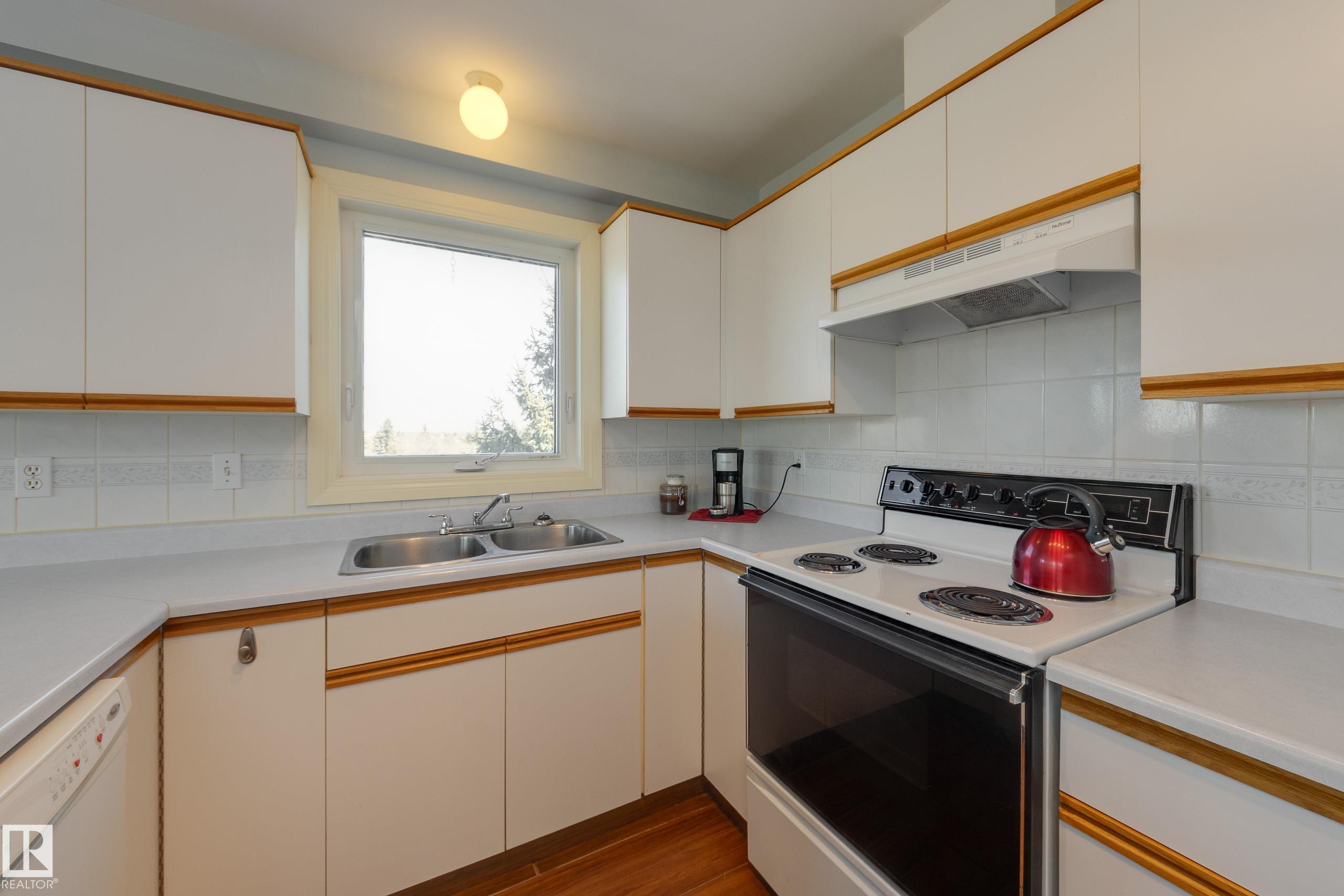 Photo 14 at 402 - 10610 76 Street NW, Forest Heights, Edmonton