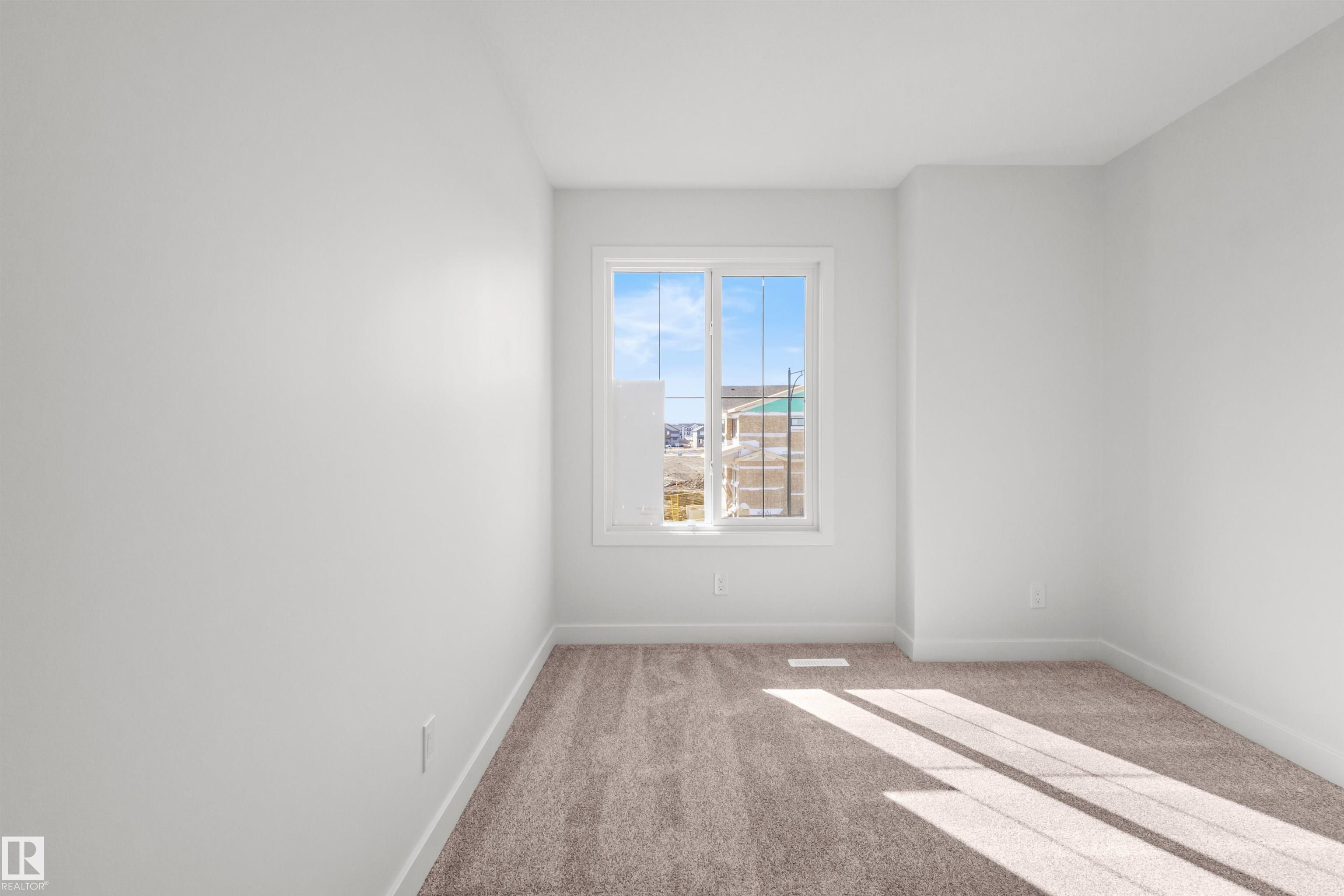 https://zimg.paragon.ice.com/ParagonImages/Property/PM/RAE/225396630/27/0/0/5c65ab0efd1721f01a7fb539ee71c5af/1/a5905a0b2ca5b235afac45f39690e1ef/225396630-54635944-89ac-477e-a505-51c943674e0e.JPG