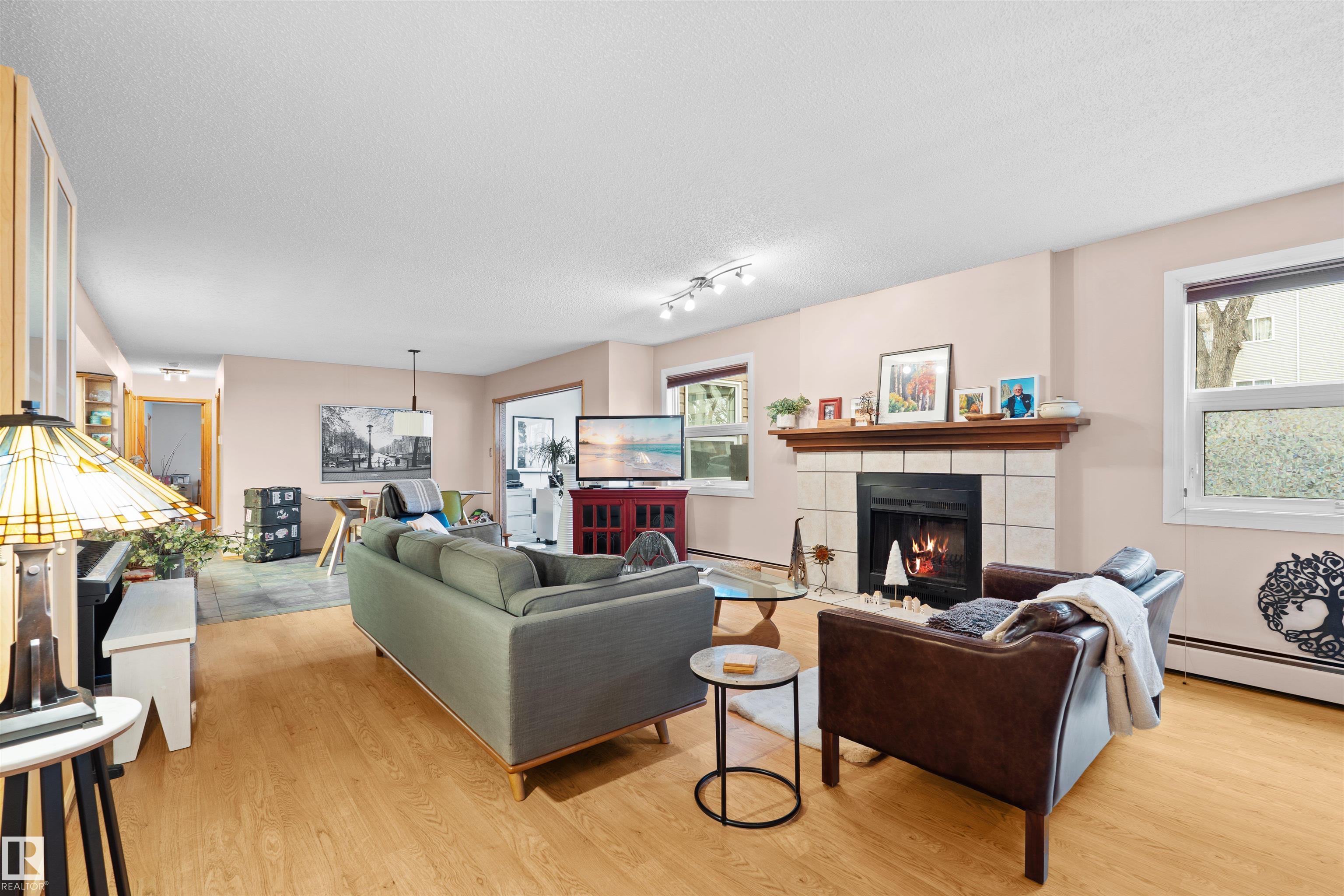 11 - 10172 118 Street NW, Wîhkwêntôwin, Edmonton