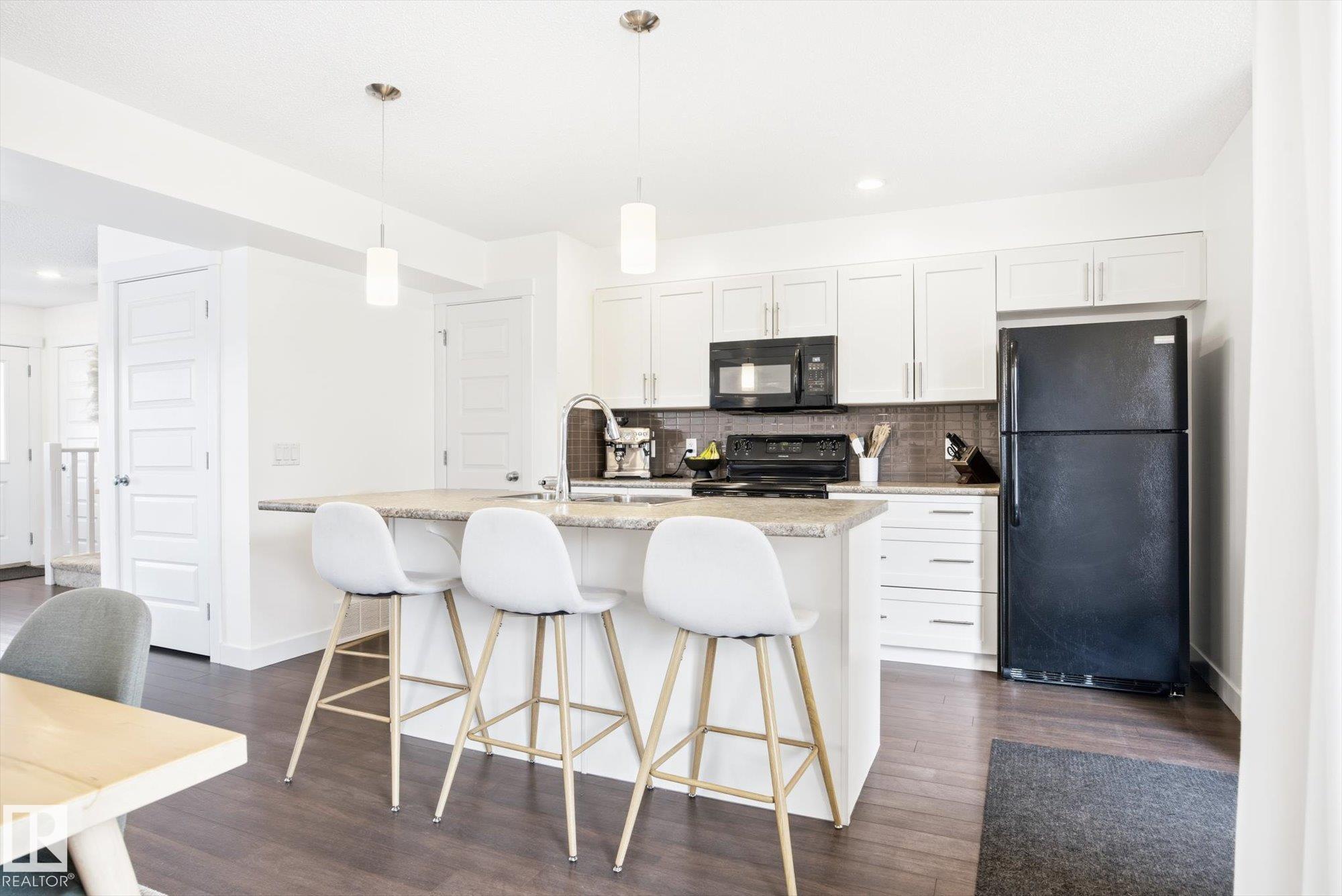 https://zimg.paragon.ice.com/ParagonImages/Property/PM/RAE/225396659/12/0/0/5b1b89f3151c7c2864bc1134ca6b25da/1/1f9be3e41e599cf7ddb7e281463d7403/225396659-731affeb-f88d-404d-a17d-183d05836ab1.JPG