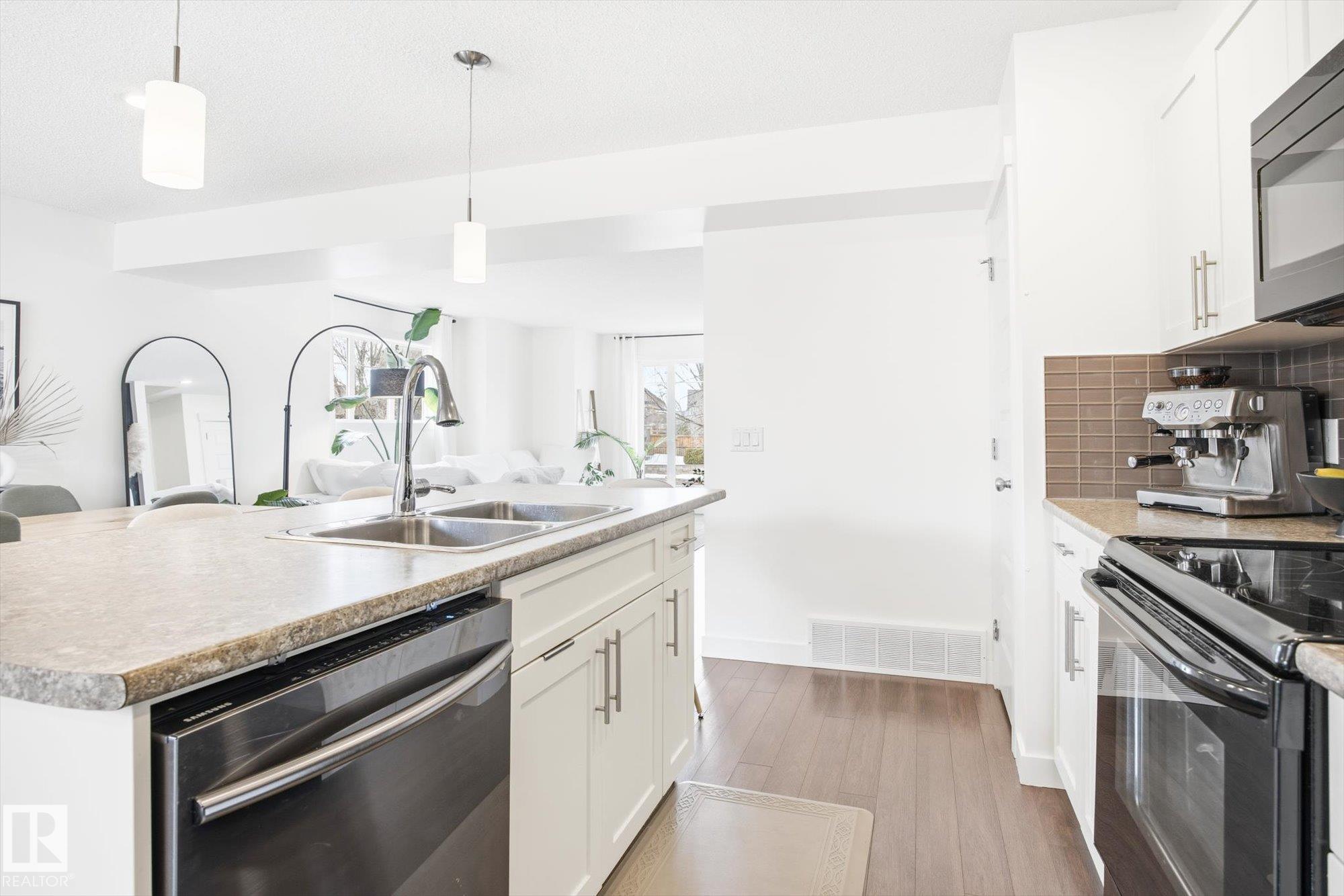 https://zimg.paragon.ice.com/ParagonImages/Property/PM/RAE/225396659/15/0/0/5c6ca94cf67d5156191d1651a9ffd591/1/1f9be3e41e599cf7ddb7e281463d7403/225396659-0a24c2b2-be3c-434d-8e7a-9da397339c7d.JPG