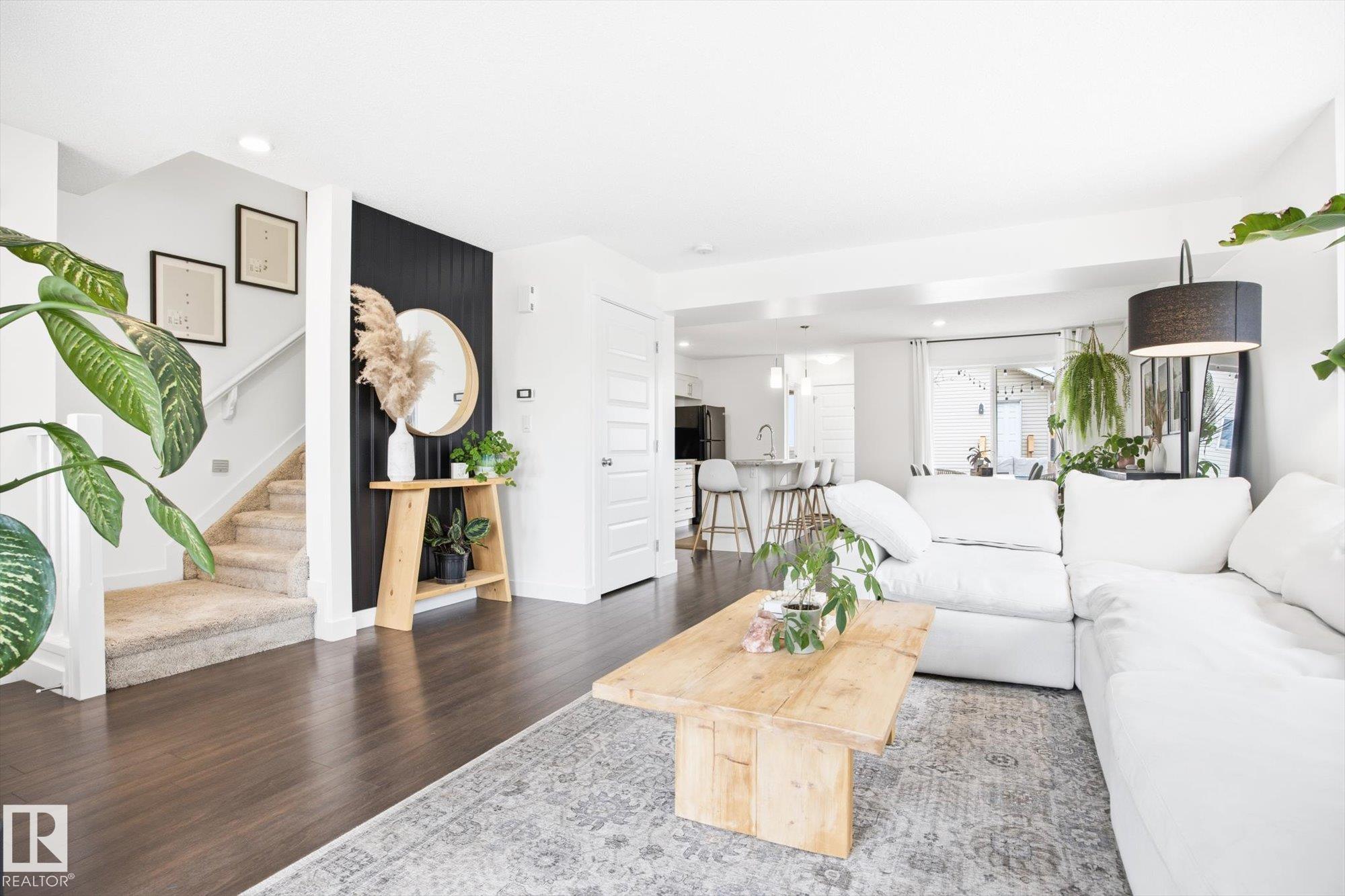 https://zimg.paragon.ice.com/ParagonImages/Property/PM/RAE/225396659/9/0/0/aa9f9744f01a7d22038a94e85f3b9dd3/1/1f9be3e41e599cf7ddb7e281463d7403/225396659-ce4eb4cb-5e37-4bf8-bb80-c2b8e982e2b6.JPG