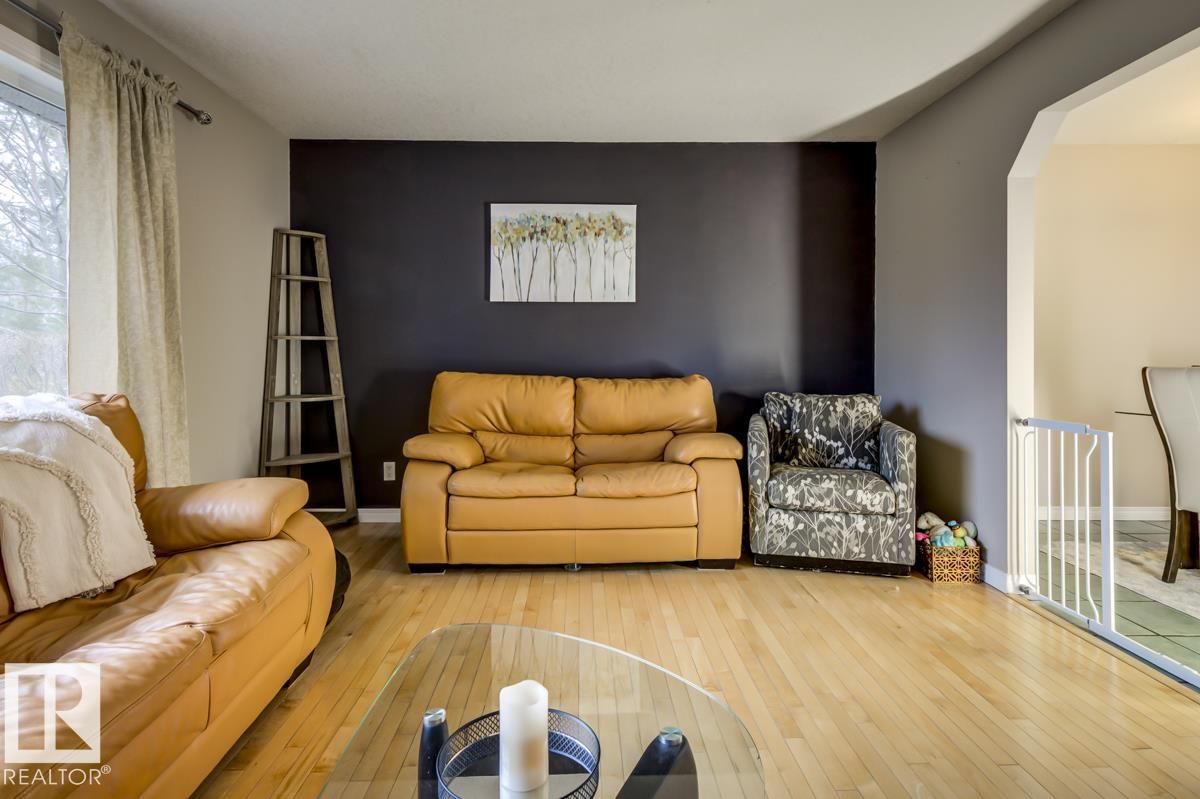Photo 11 at 16012 88 Avenue NW, Meadowlark Park, Edmonton