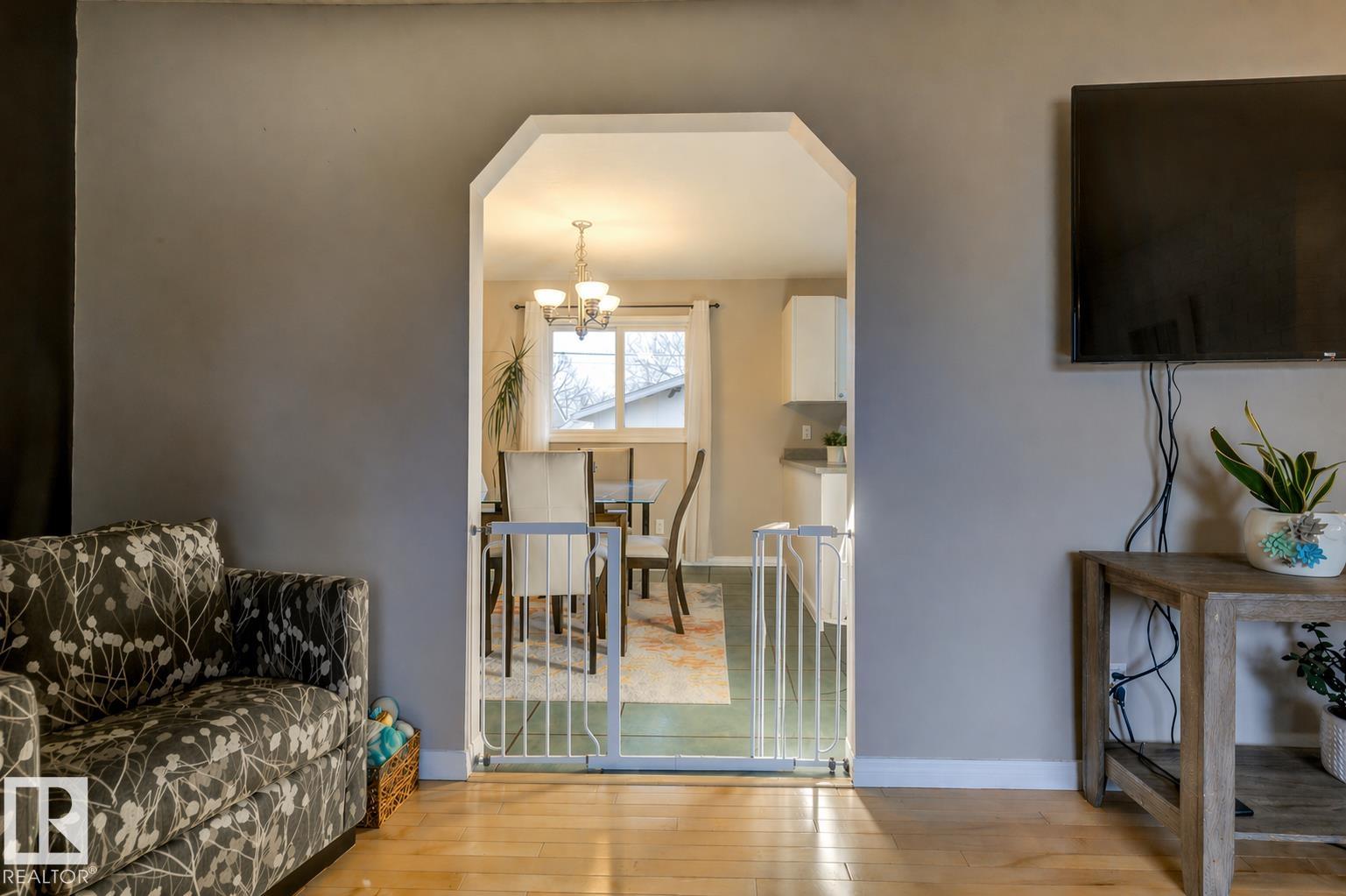 Photo 13 at 16012 88 Avenue NW, Meadowlark Park, Edmonton