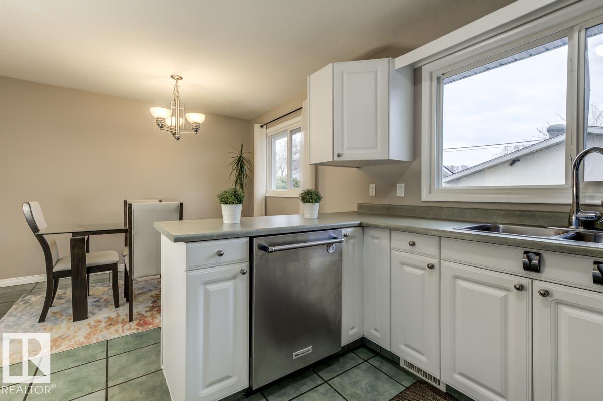 Photo 22 at 16012 88 Avenue NW, Meadowlark Park, Edmonton