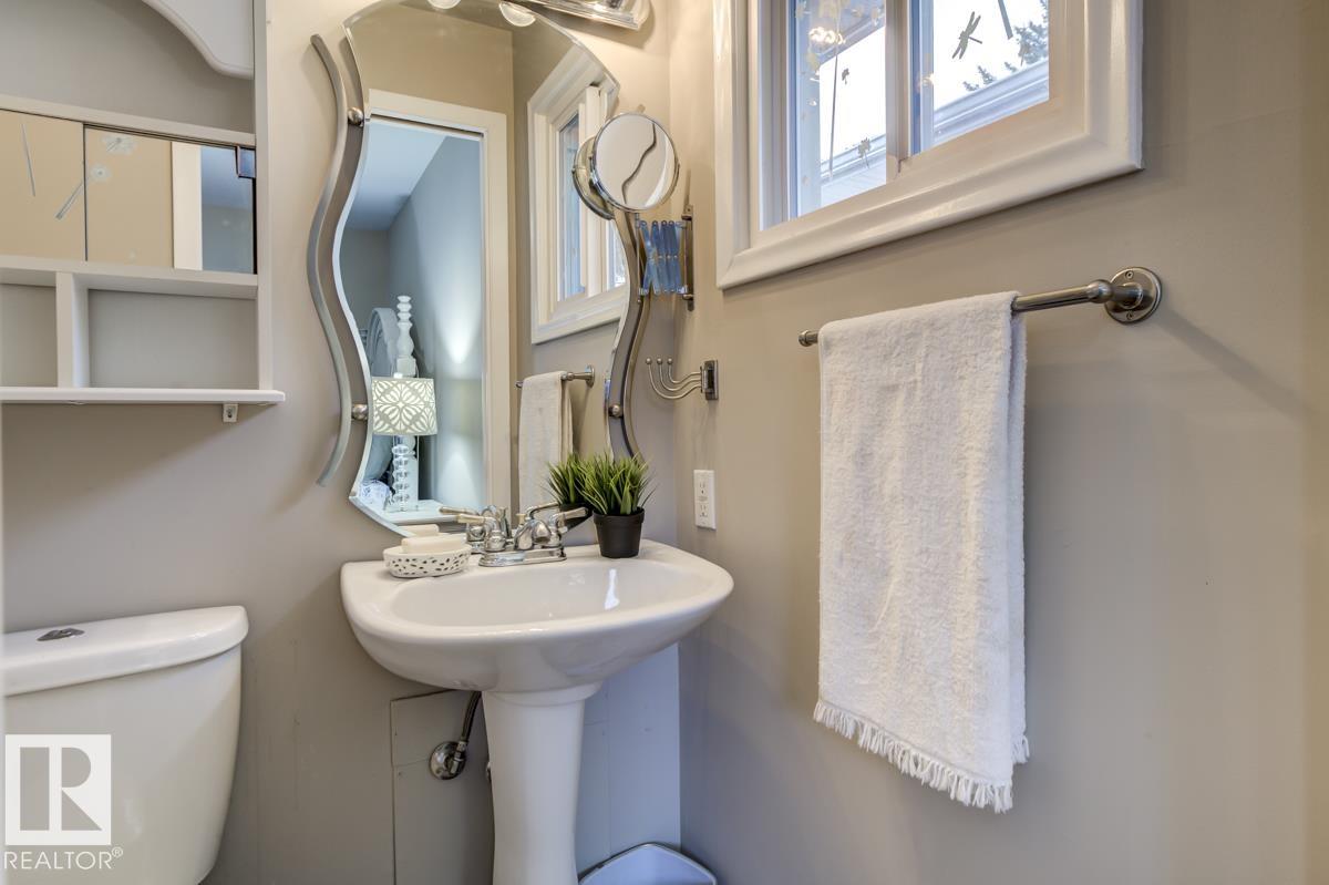 Photo 26 at 16012 88 Avenue NW, Meadowlark Park, Edmonton