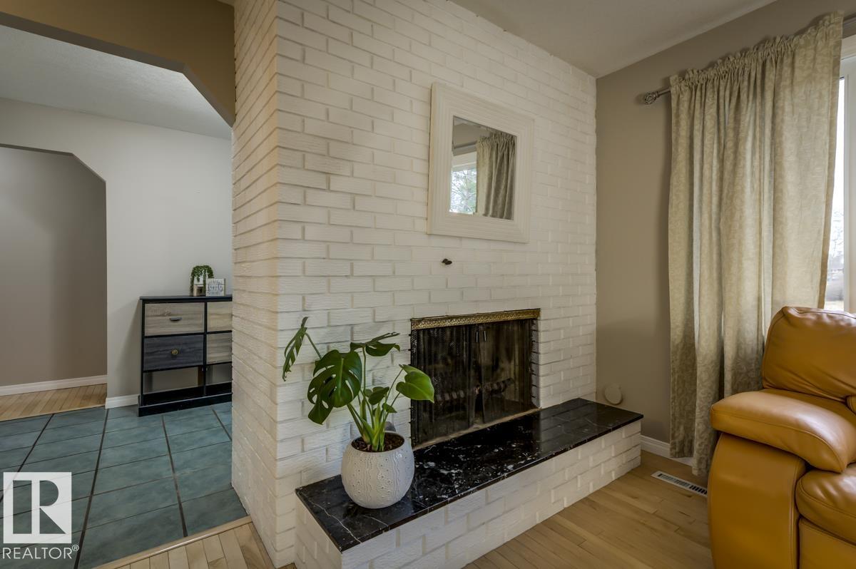 Photo 9 at 16012 88 Avenue NW, Meadowlark Park, Edmonton