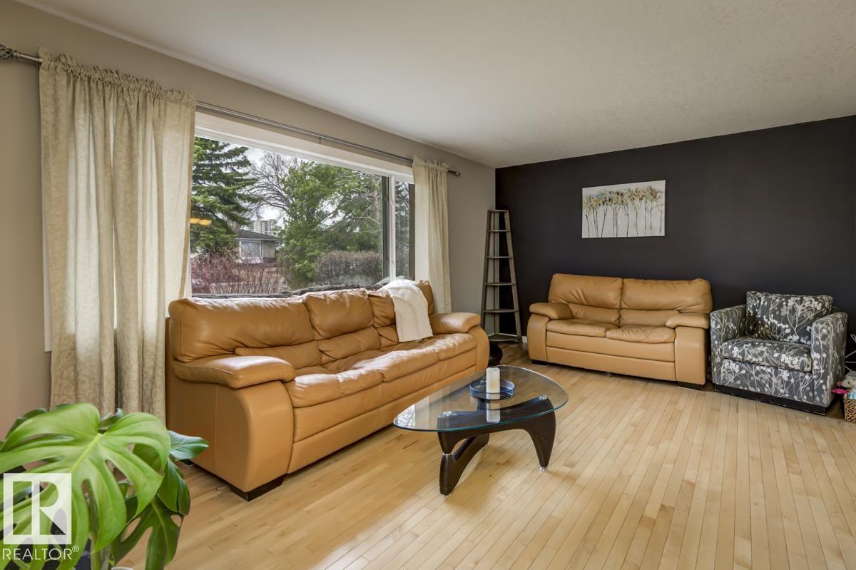 Photo 10 at 16012 88 Avenue NW, Meadowlark Park, Edmonton