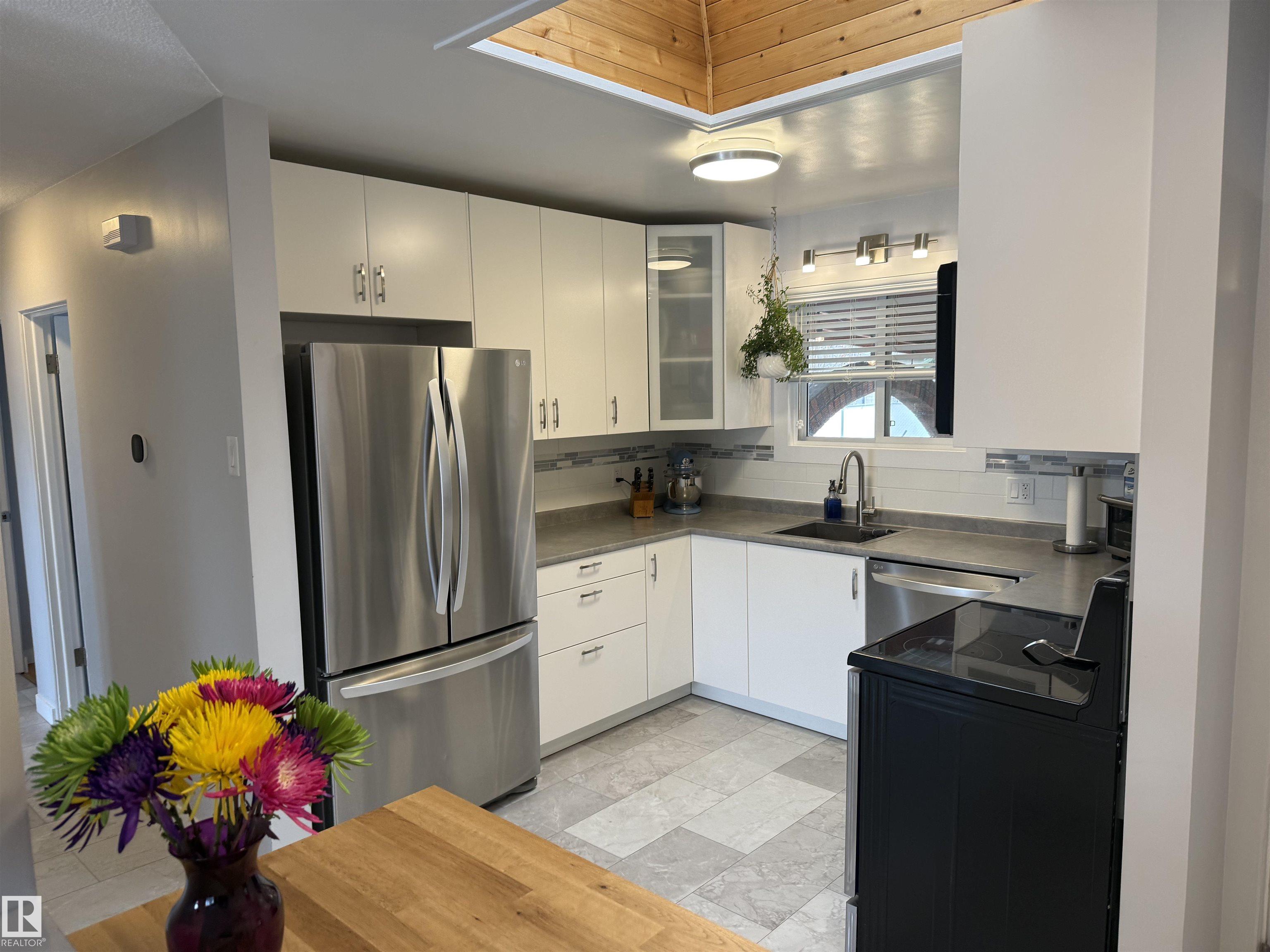 Photo 11 at 11948 132 Street NW, Sherbrooke, Edmonton