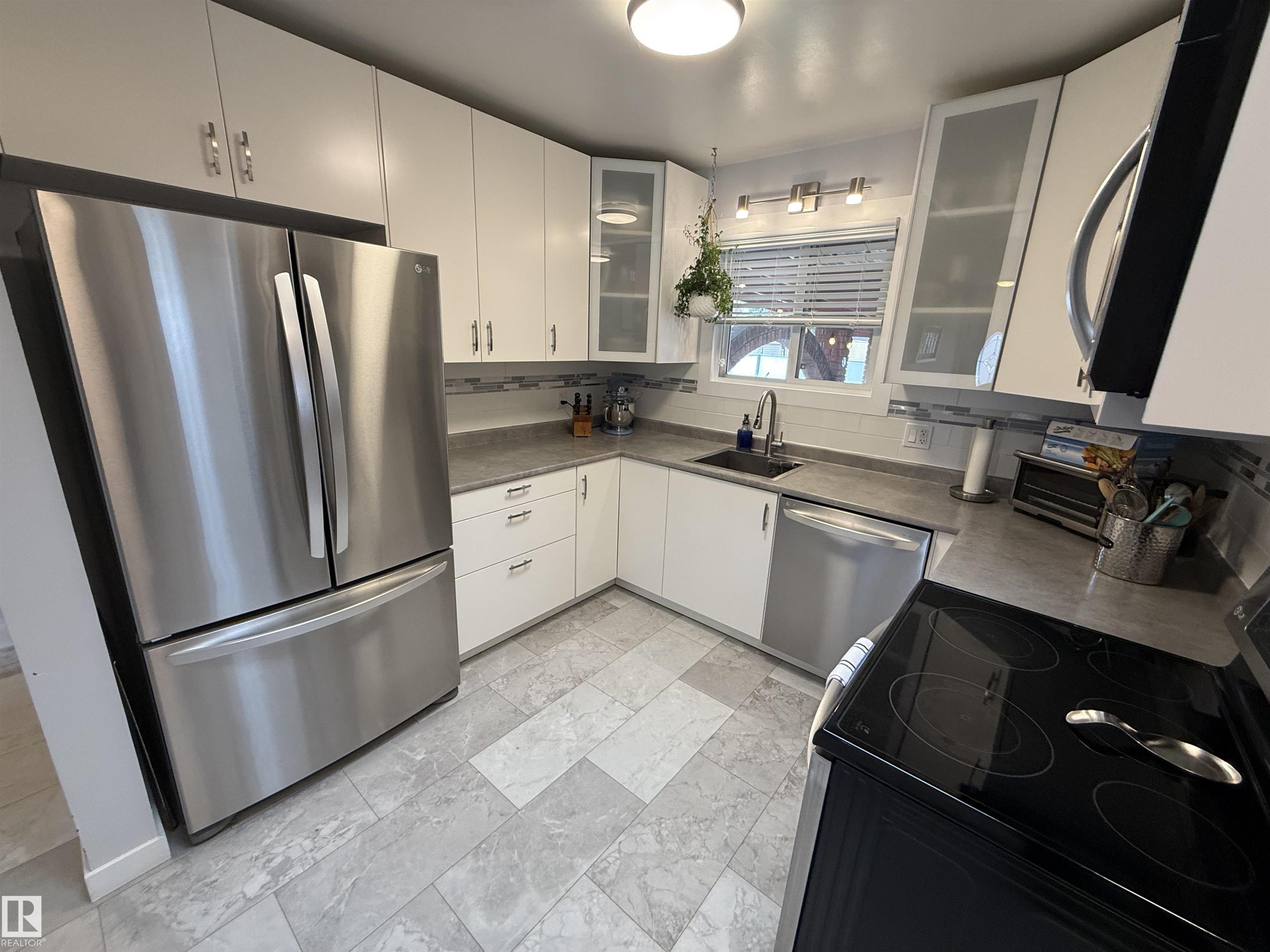 Photo 8 at 11948 132 Street NW, Sherbrooke, Edmonton