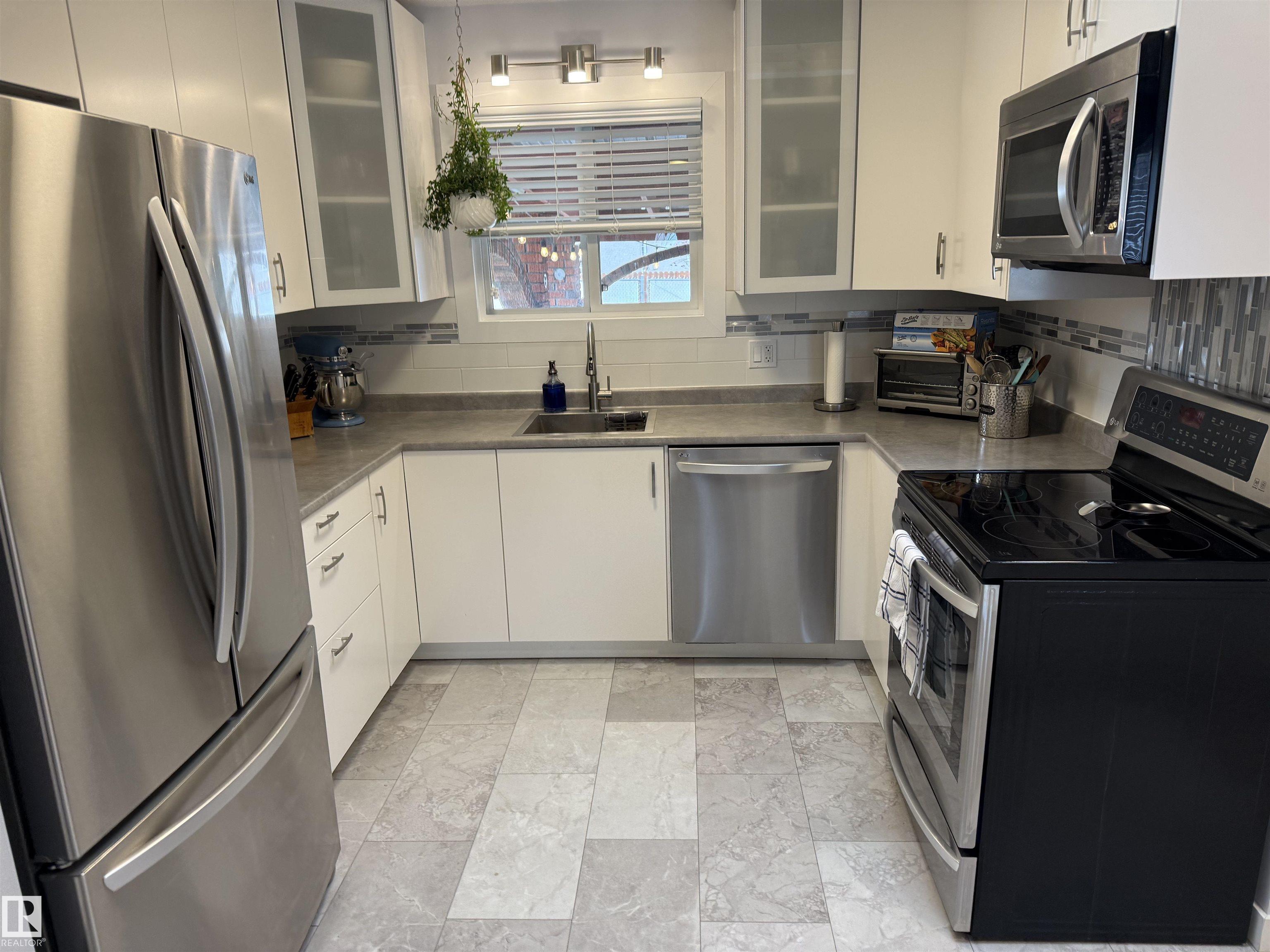 Photo 10 at 11948 132 Street NW, Sherbrooke, Edmonton