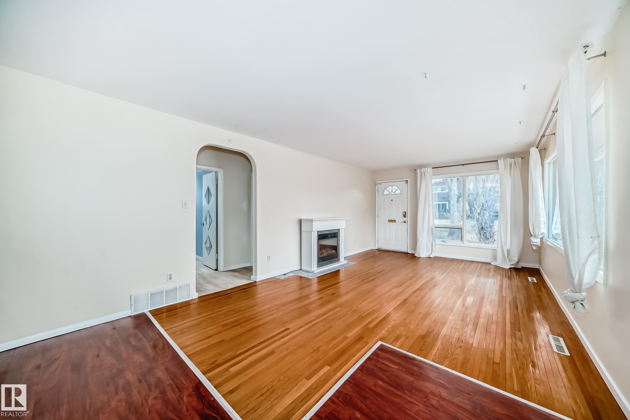 Picture for 5204 112 AV NW