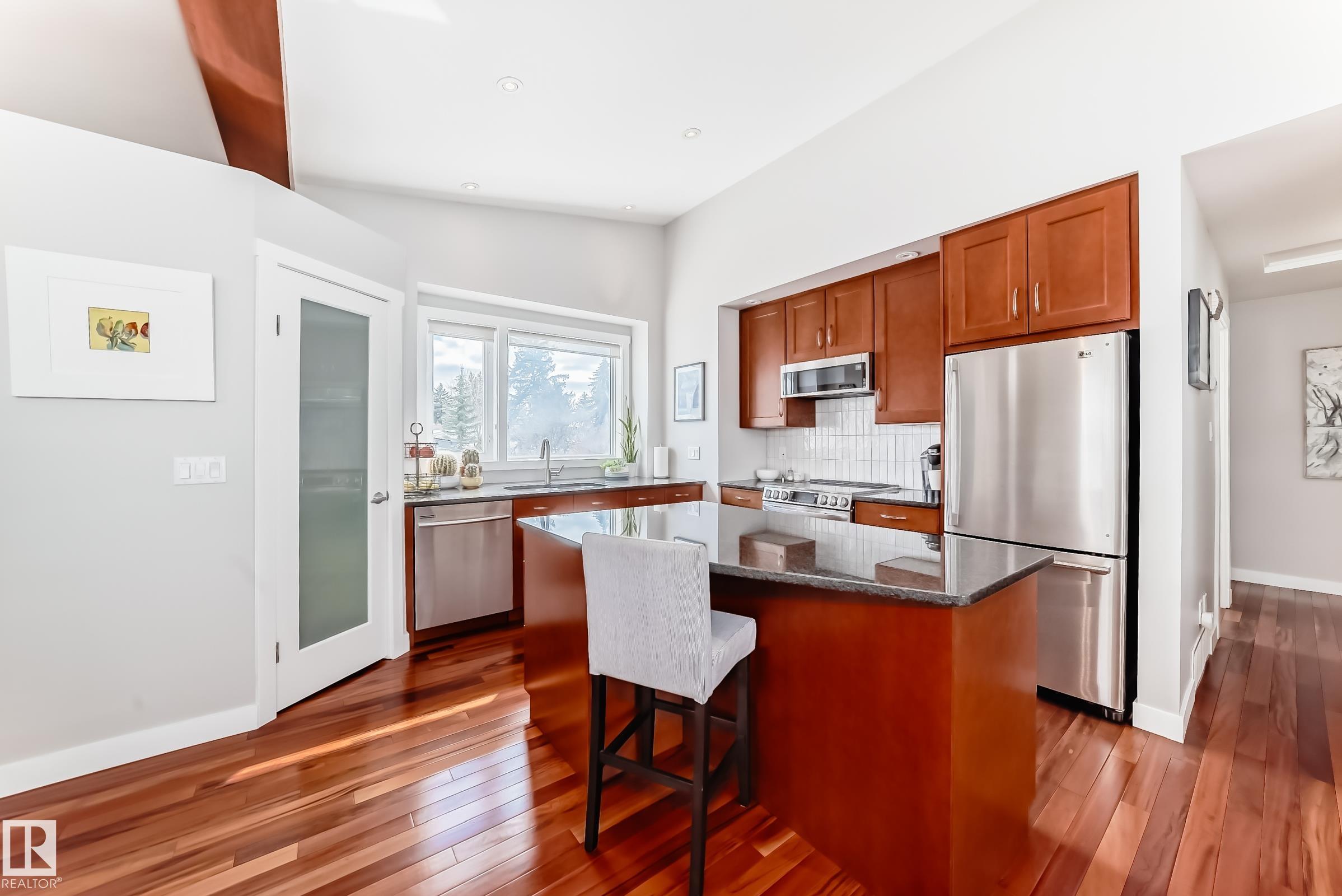 Photo 11 at 10811 43 Avenue NW, Rideau Park, Edmonton