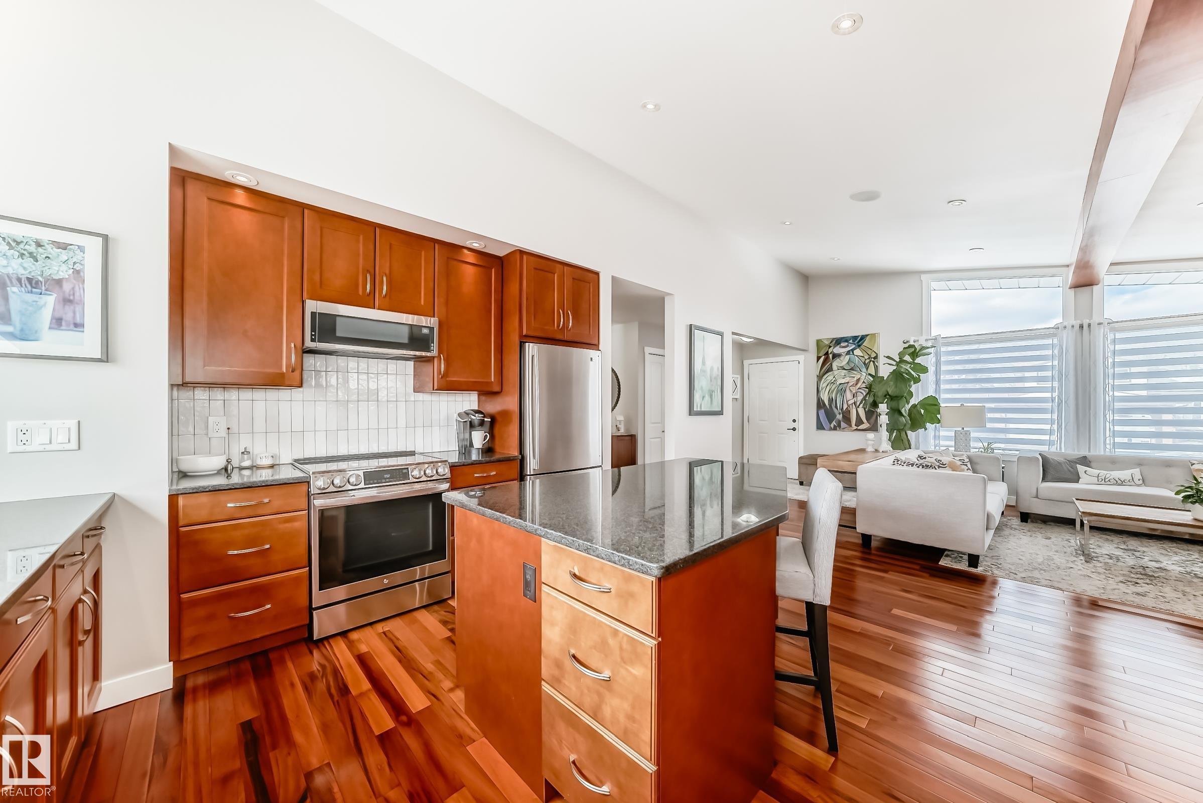 Photo 16 at 10811 43 Avenue NW, Rideau Park, Edmonton