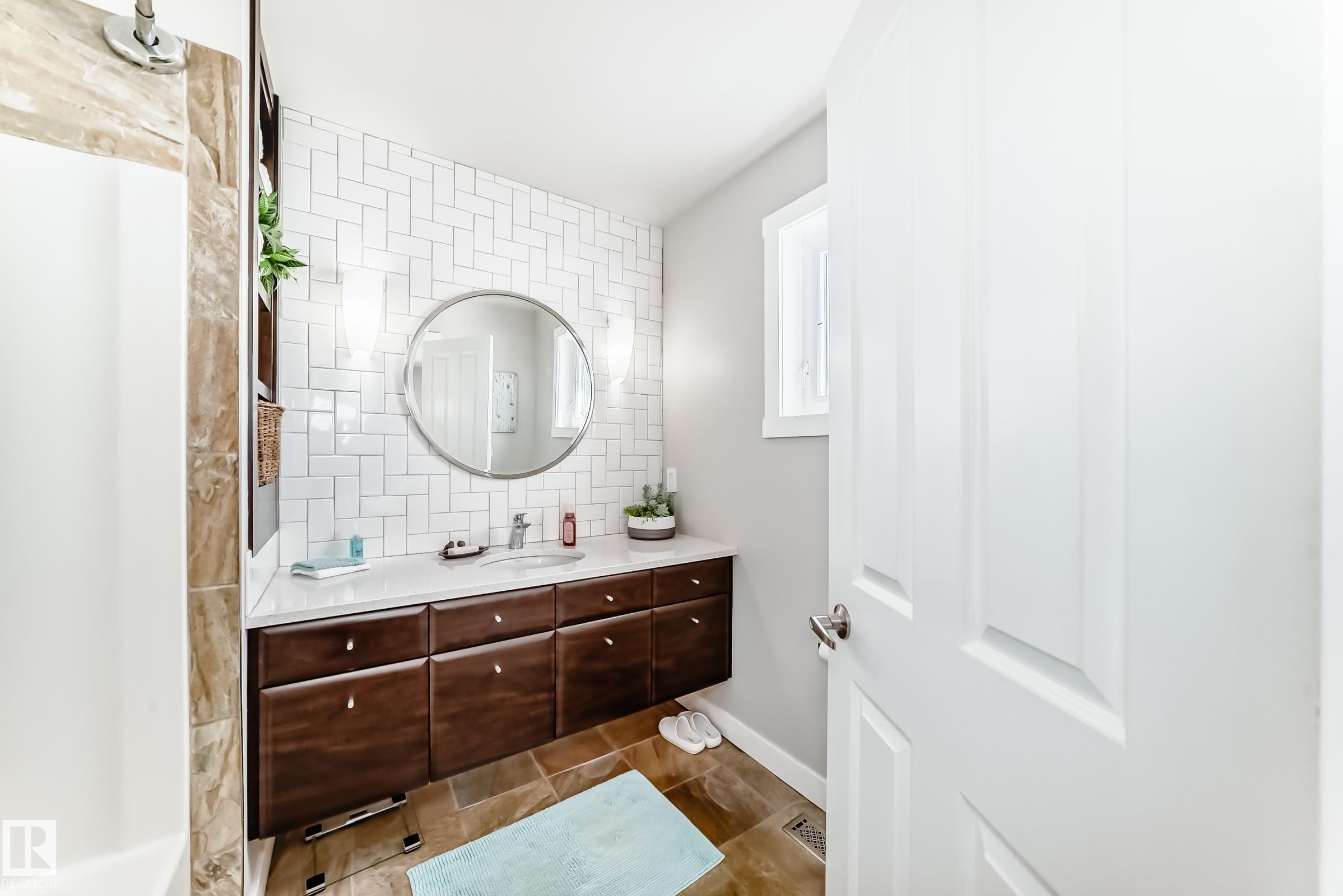 Photo 21 at 10811 43 Avenue NW, Rideau Park, Edmonton