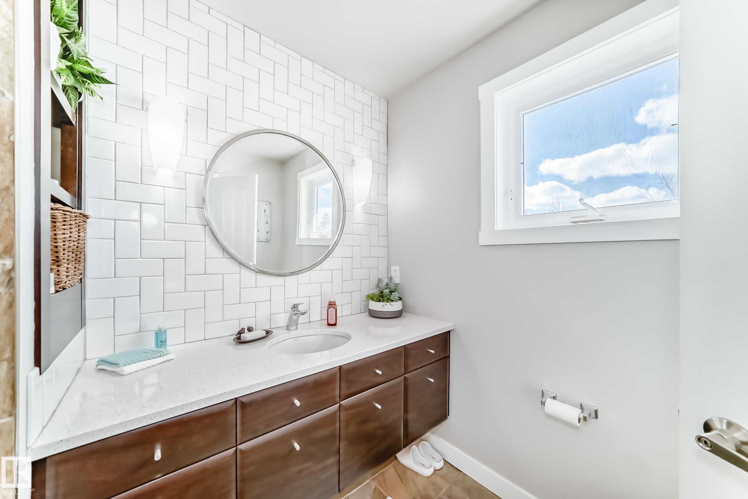 Photo 22 at 10811 43 Avenue NW, Rideau Park, Edmonton