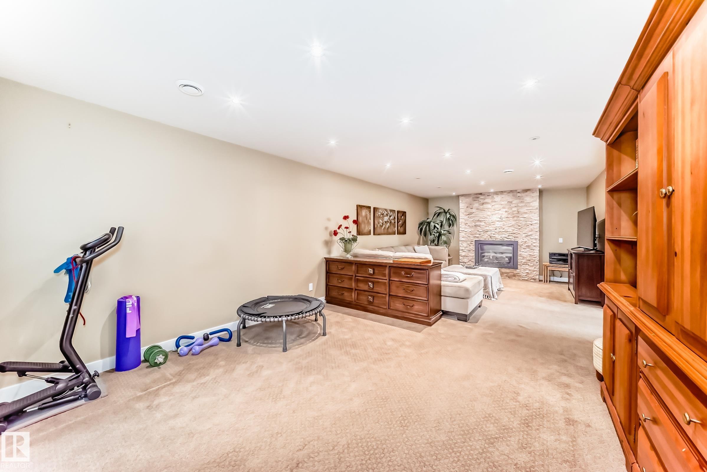 Photo 34 at 10811 43 Avenue NW, Rideau Park, Edmonton