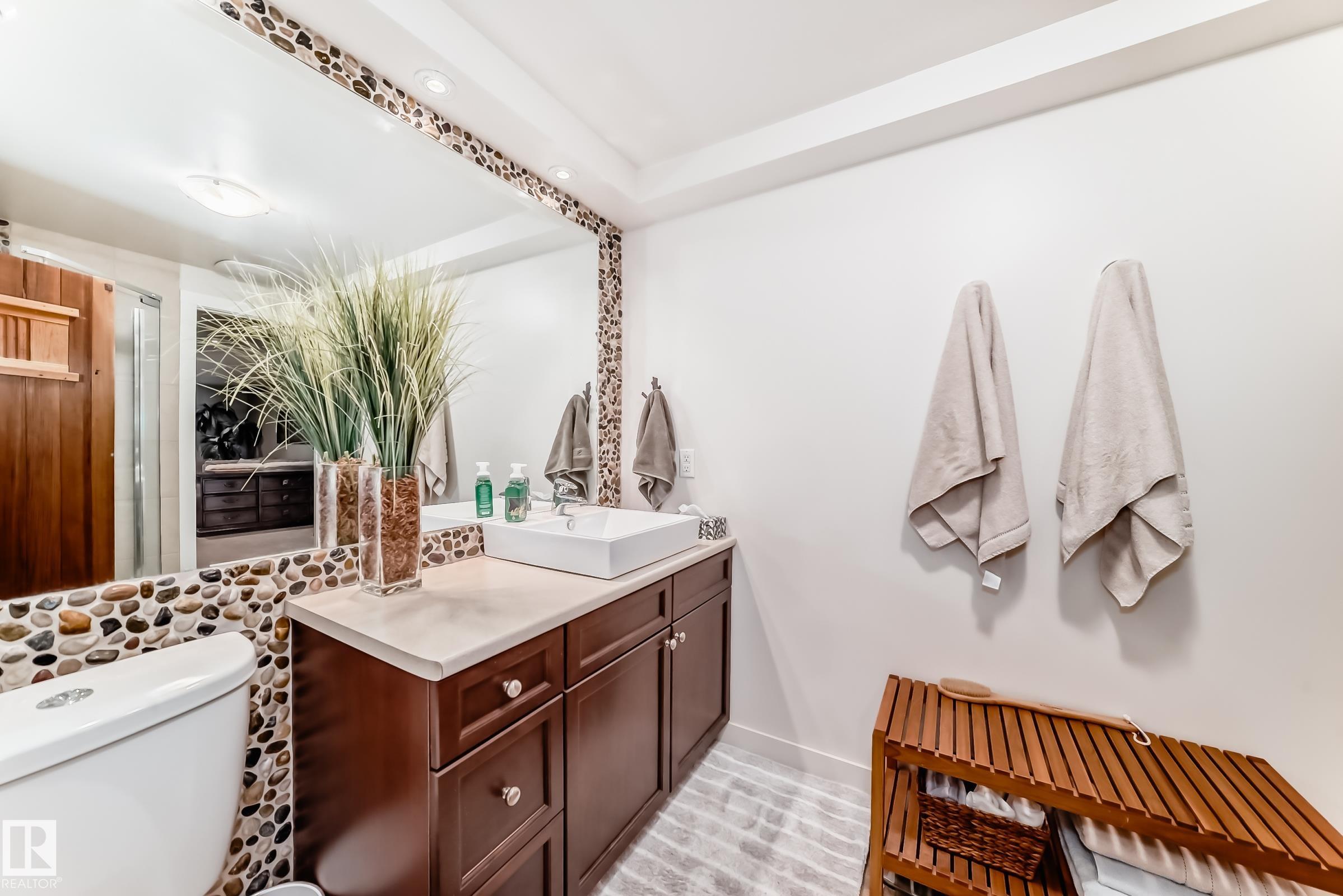 Photo 38 at 10811 43 Avenue NW, Rideau Park, Edmonton