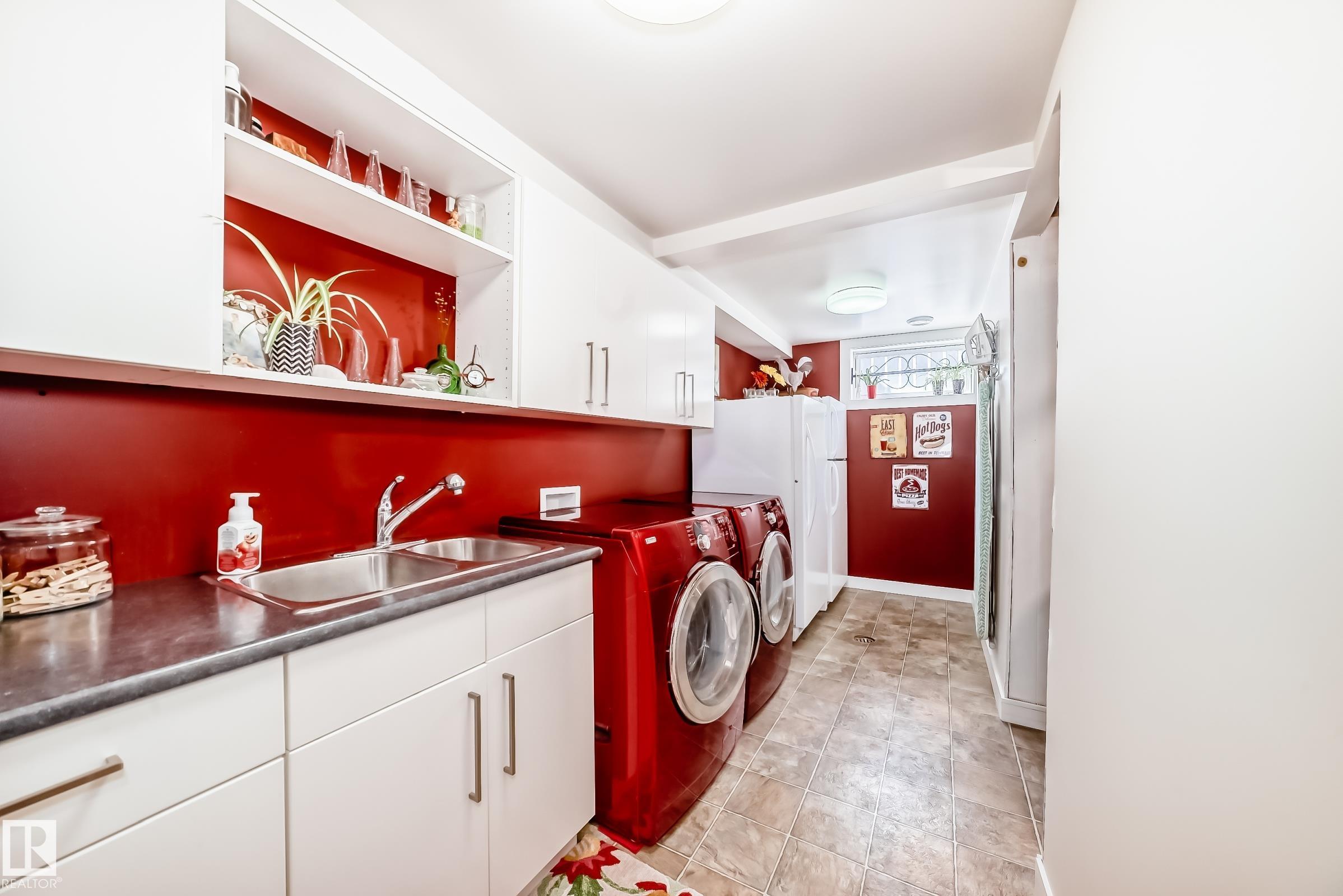 Photo 43 at 10811 43 Avenue NW, Rideau Park, Edmonton