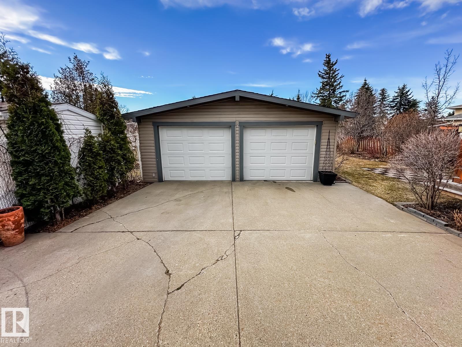 Photo 56 at 10811 43 Avenue NW, Rideau Park, Edmonton