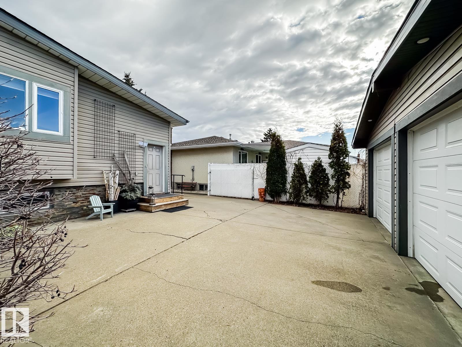 Photo 67 at 10811 43 Avenue NW, Rideau Park, Edmonton