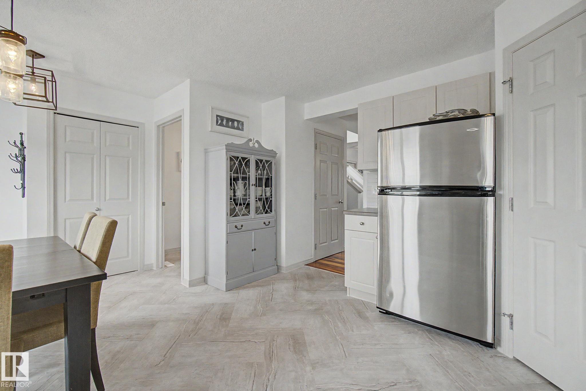 Photo 15 at 9111 213 Street NW, Suder Greens, Edmonton