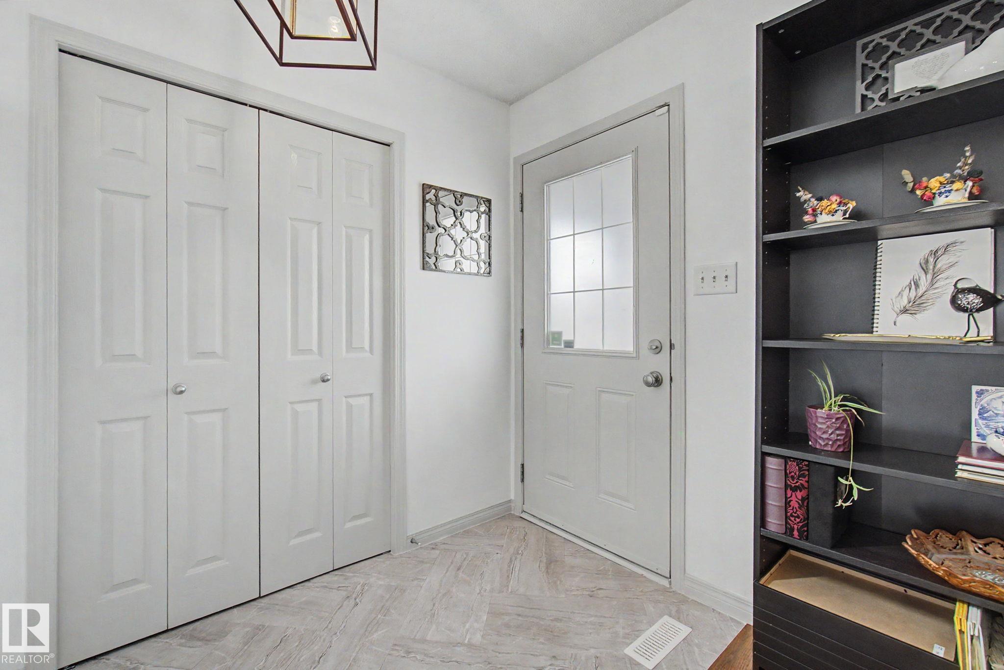 9111 213 Street NW, Suder Greens, Edmonton