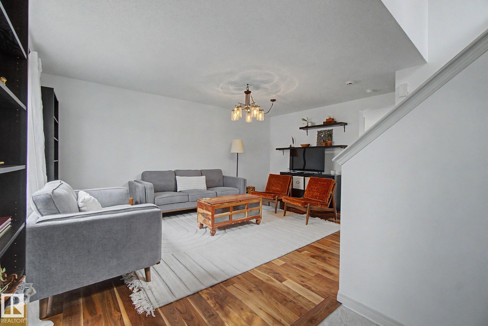 9111 213 Street NW, Suder Greens, Edmonton