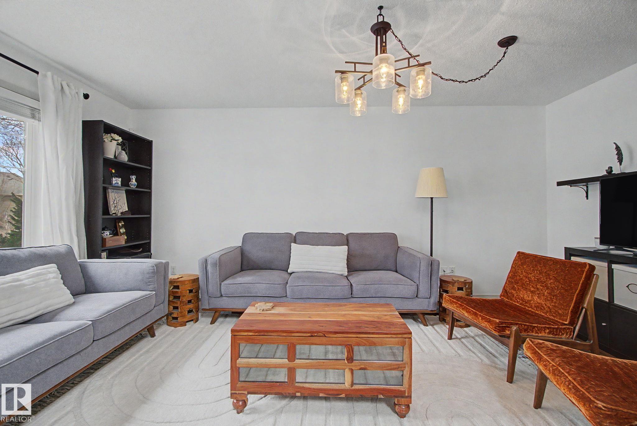 Photo 6 at 9111 213 Street NW, Suder Greens, Edmonton