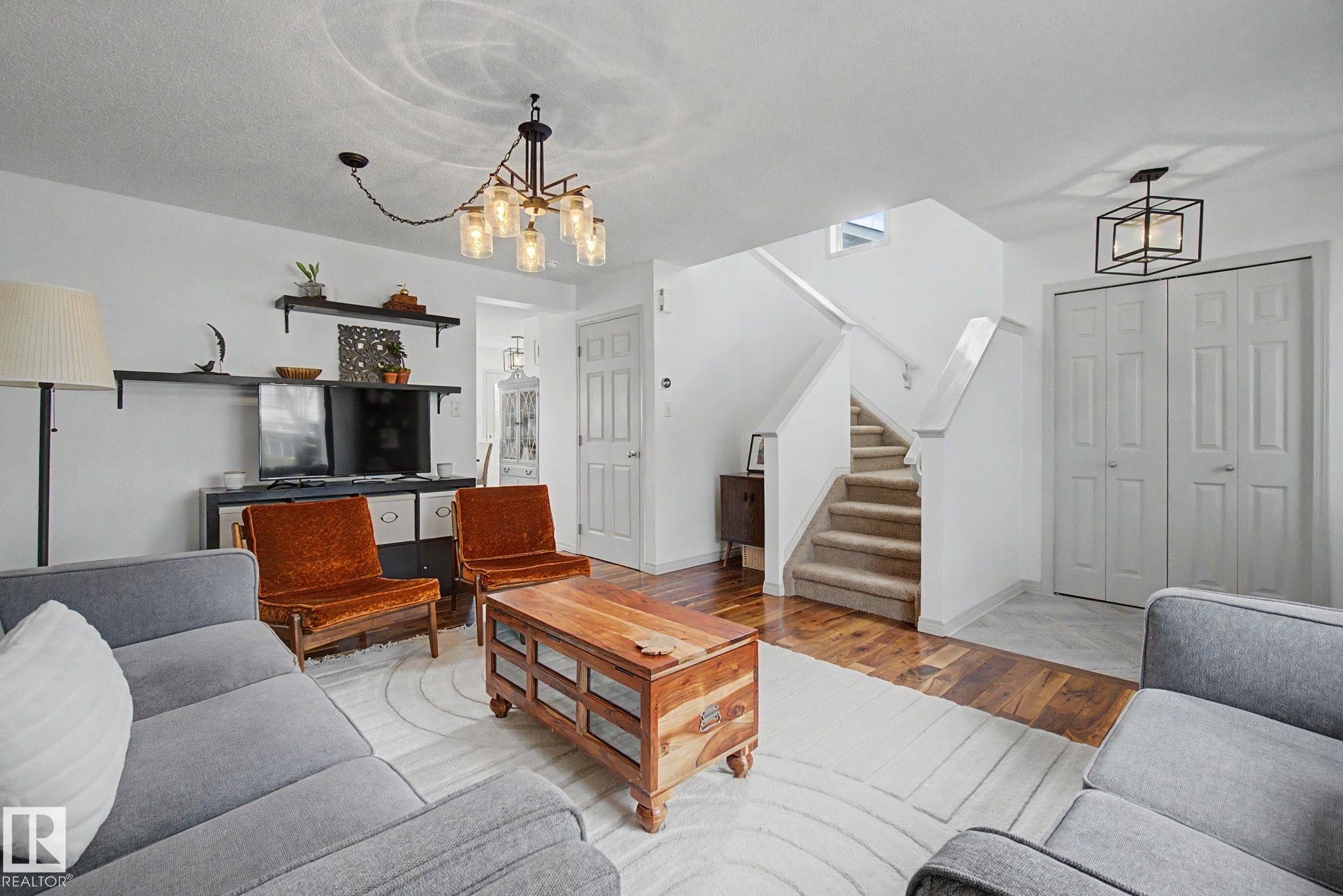 Photo 8 at 9111 213 Street NW, Suder Greens, Edmonton