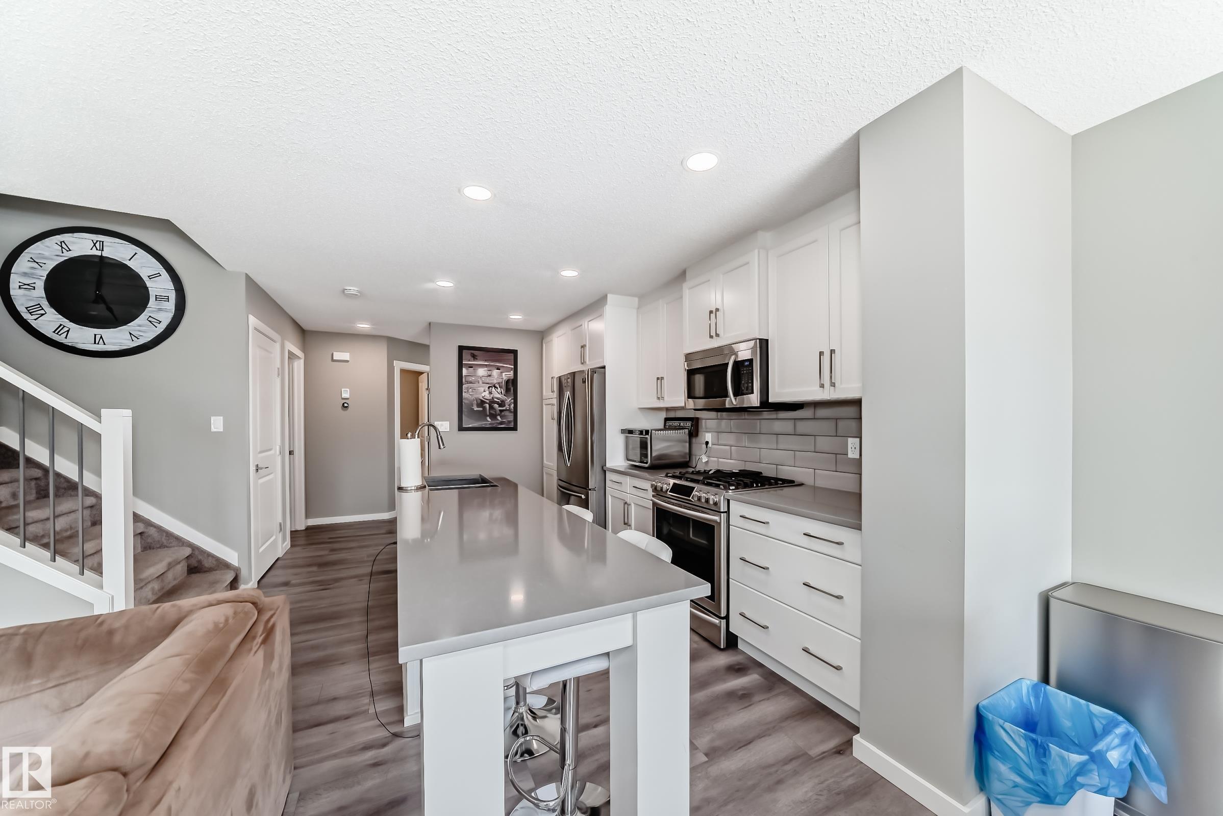 Photo 6 at 9 Rolston Court, Robinson, Leduc