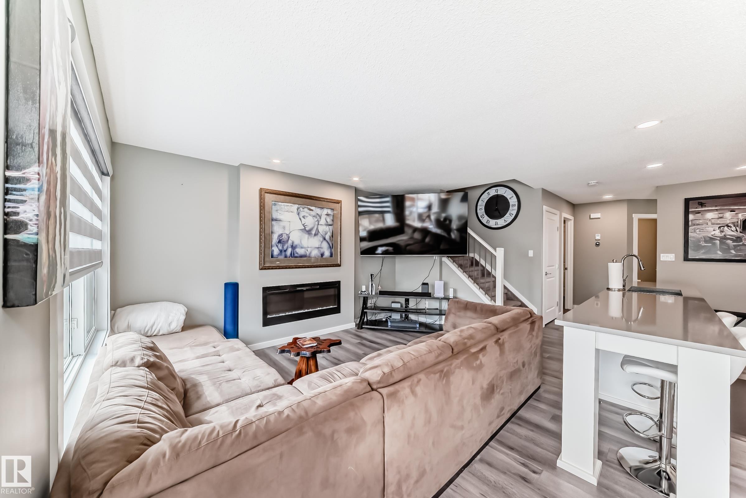 Photo 7 at 9 Rolston Court, Robinson, Leduc