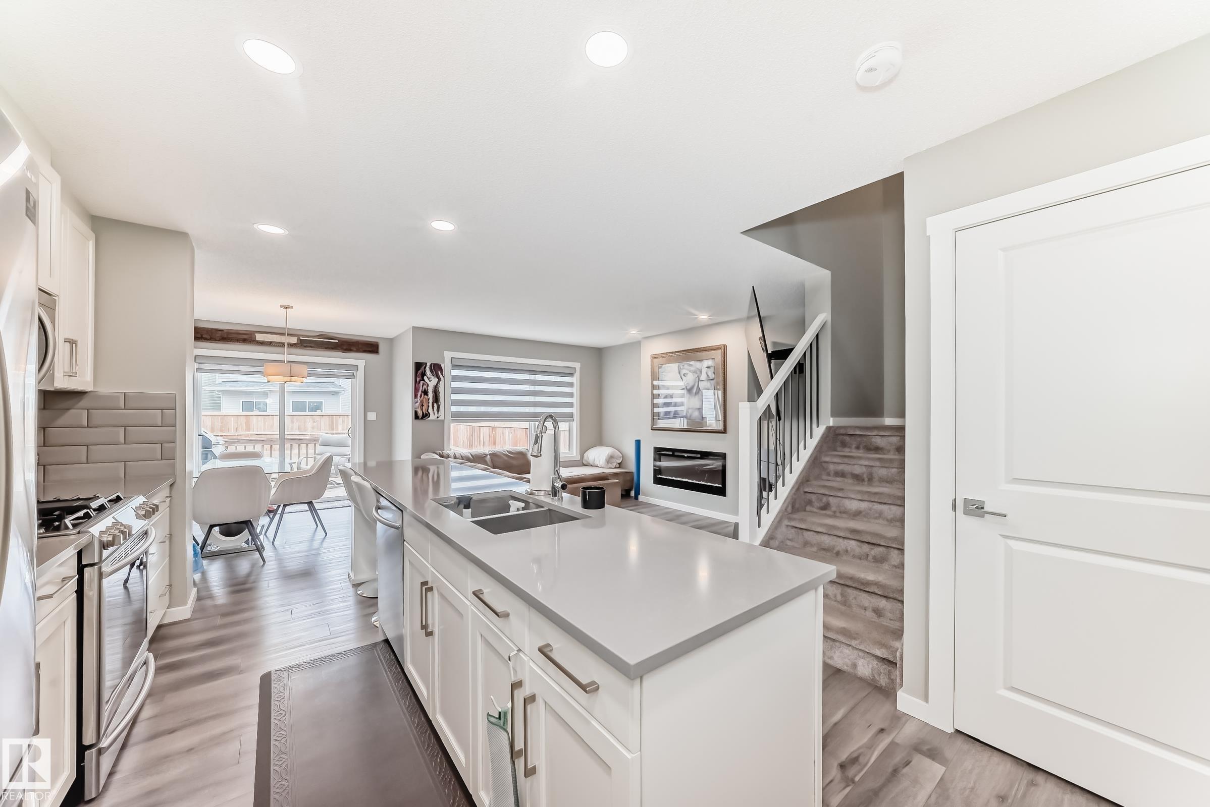 Photo 8 at 9 Rolston Court, Robinson, Leduc