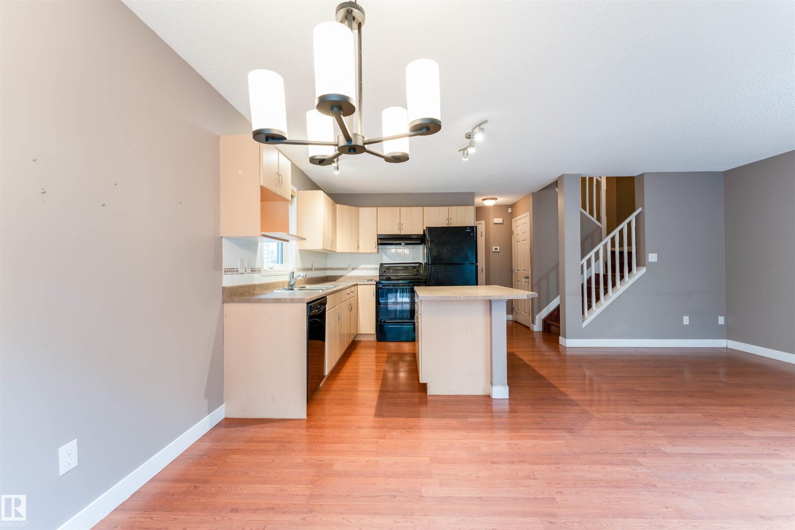 Photo 11 at 72 - 2021 Grantham Court NW, Glastonbury, Edmonton